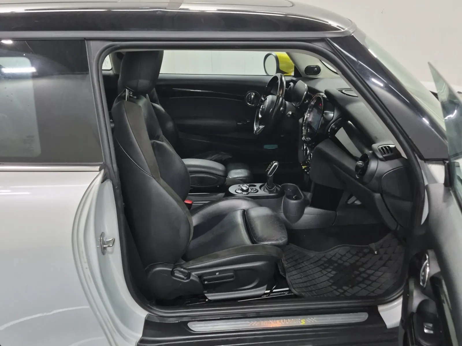 Right Side Interior Photo