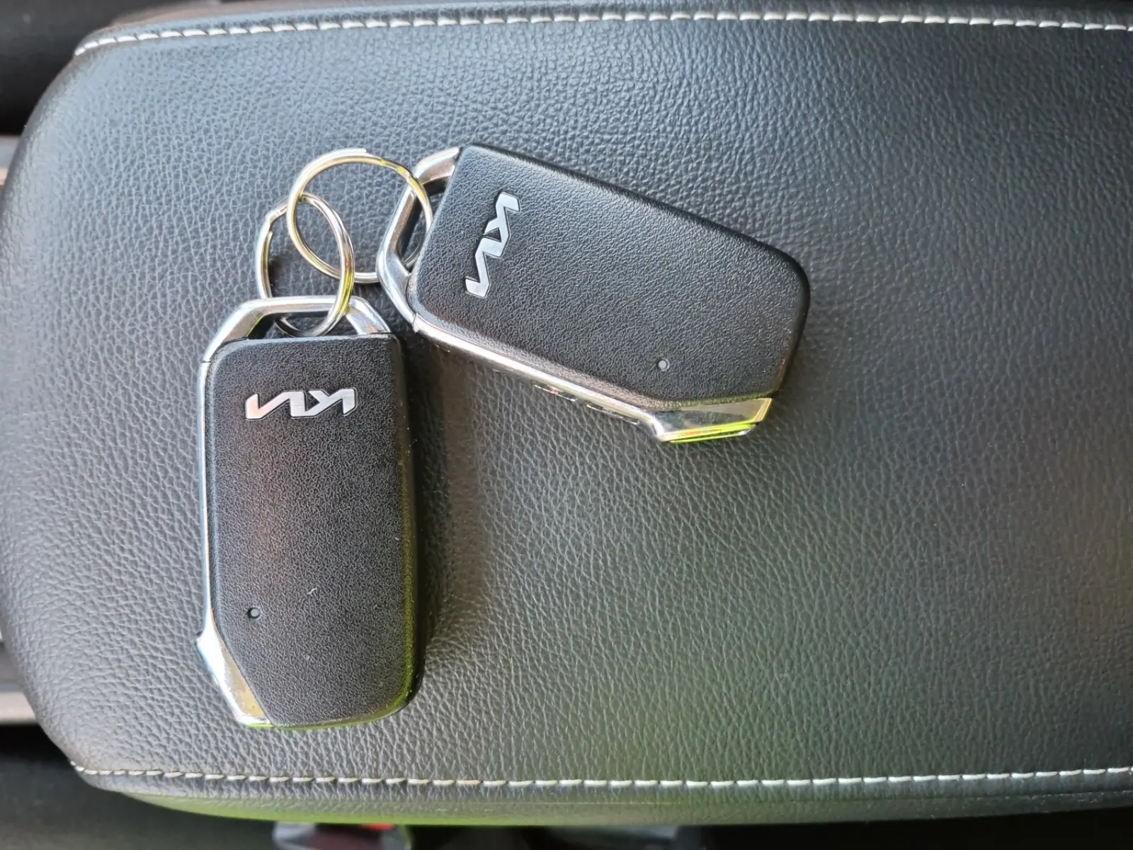 Keys/Fobs/Manual Photo