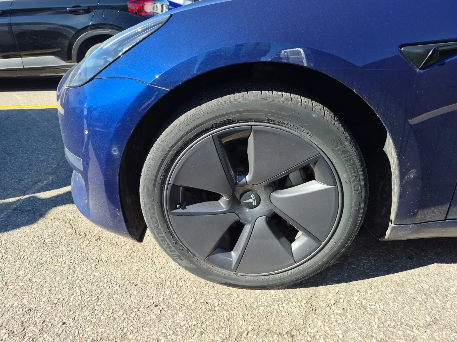 Front driver wheel/tire photo