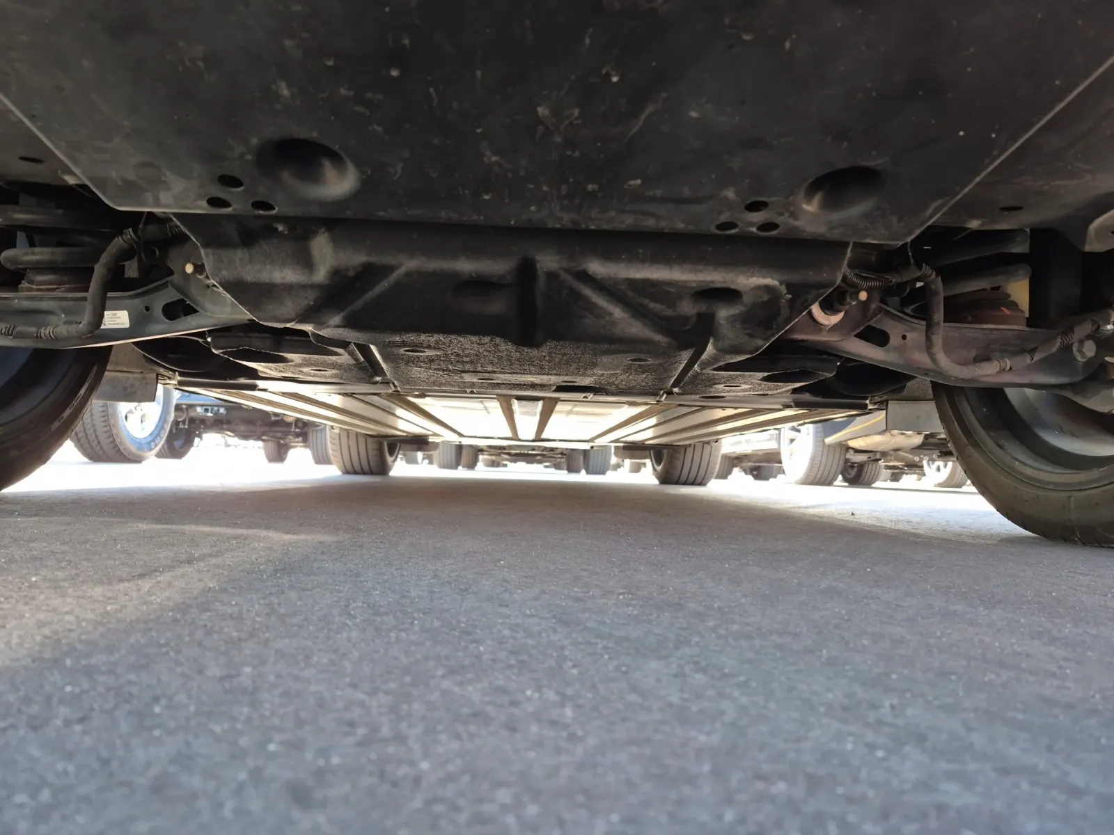 Undercarriage - Rear Photo