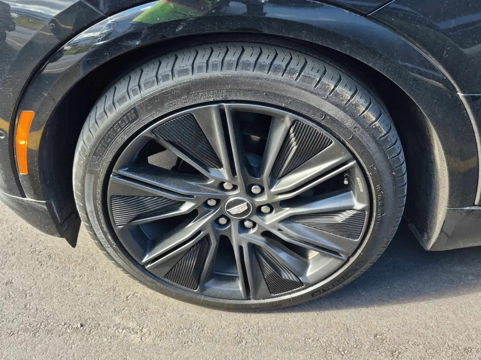 Front driver wheel/tire photo