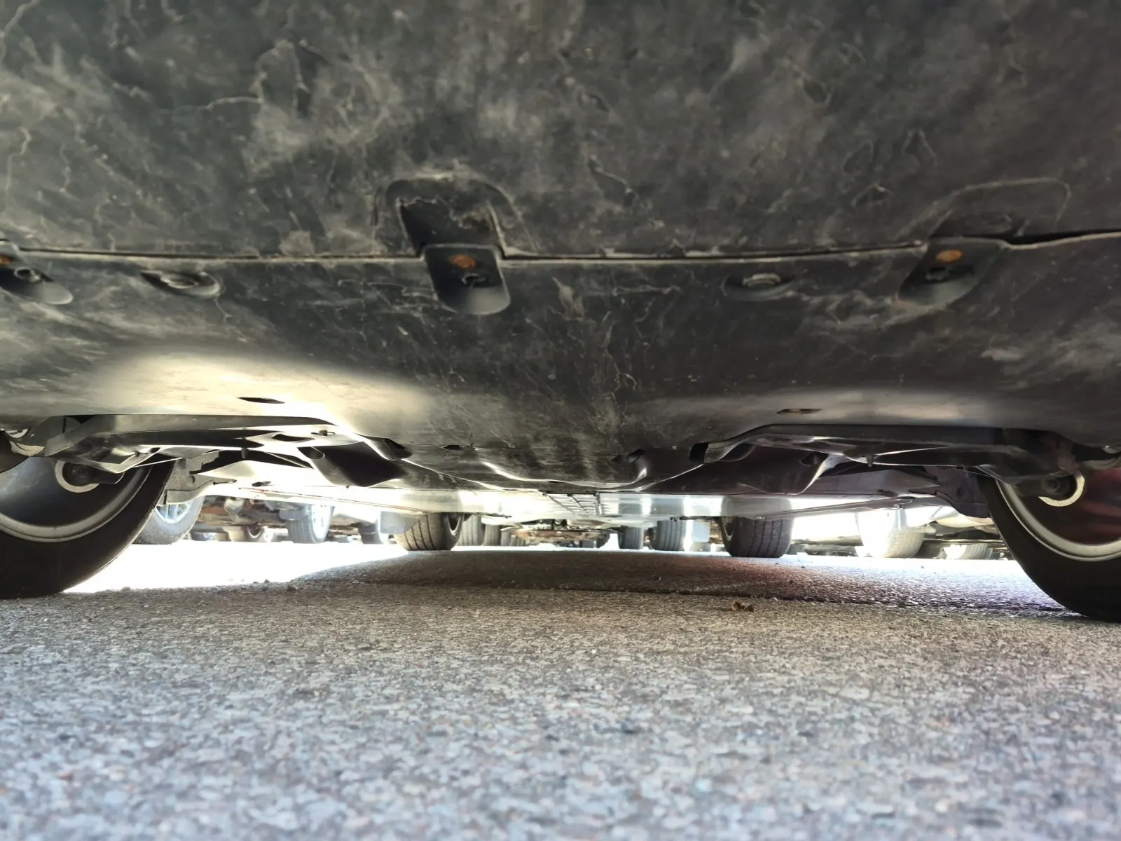 Undercarriage - Rear Photo