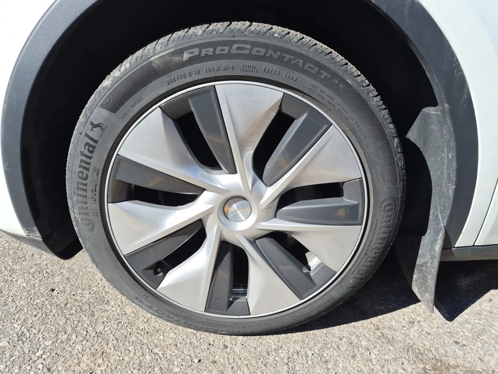 Front driver wheel/tire photo