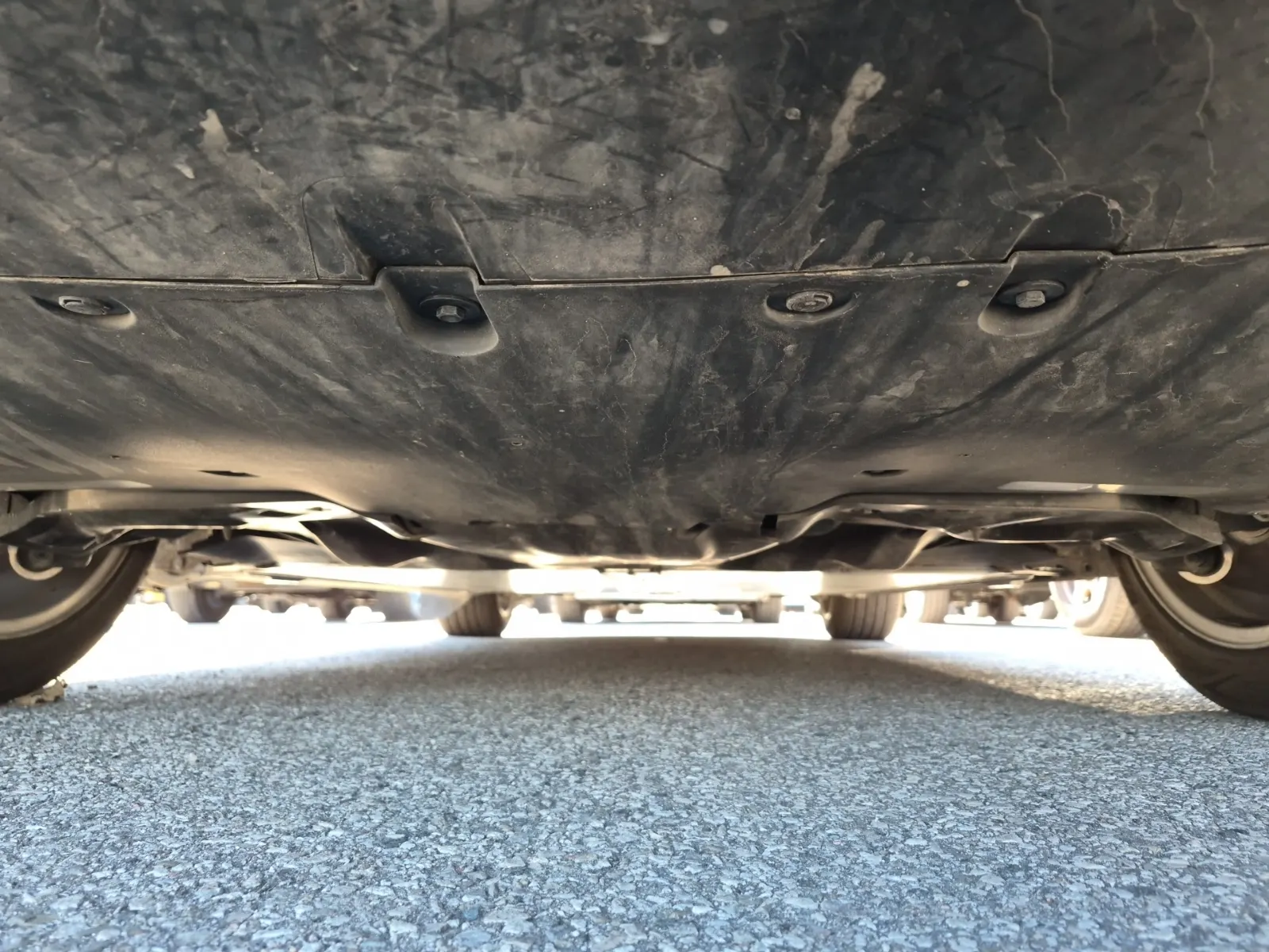 Undercarriage - Rear Photo