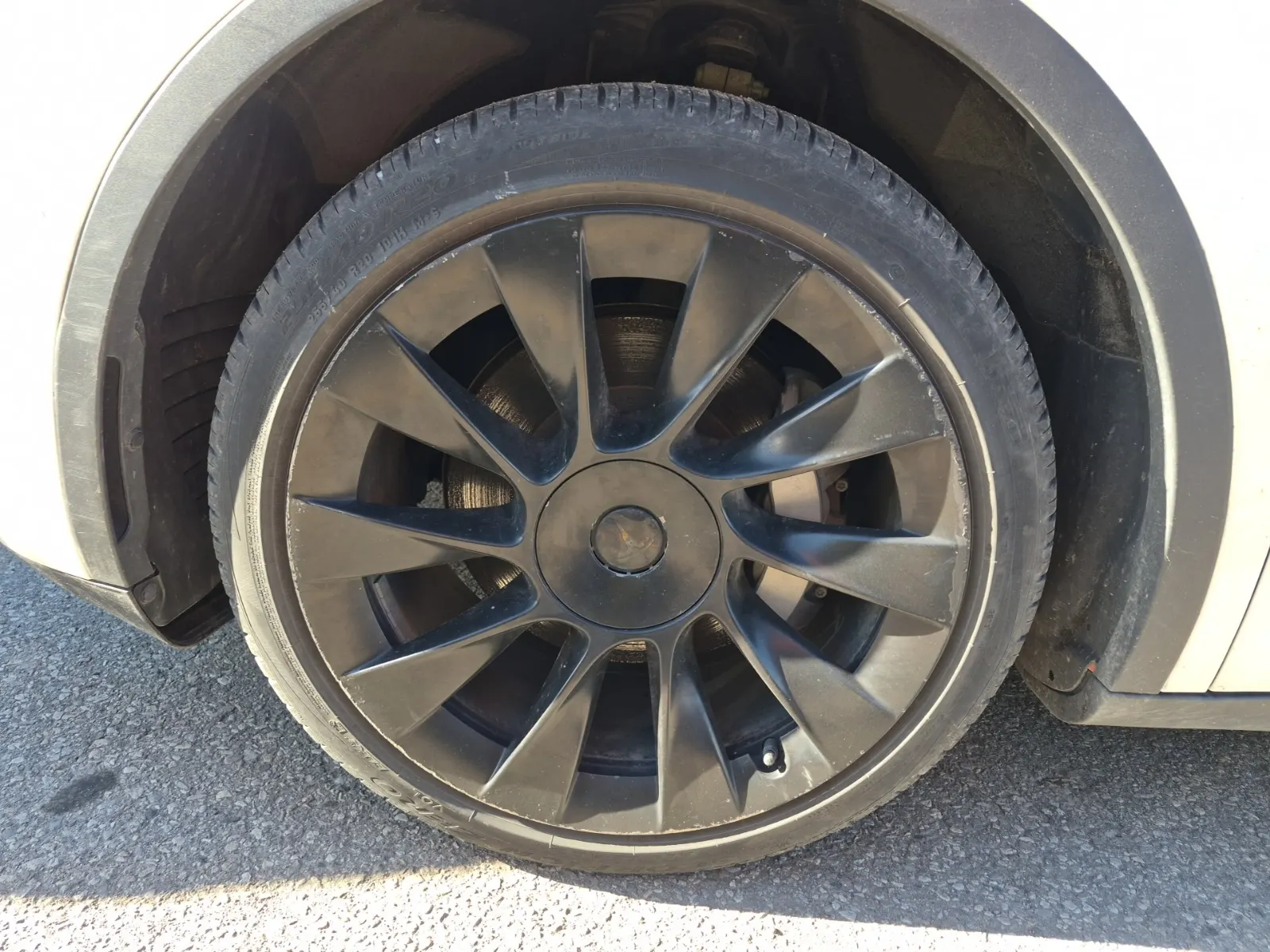 Front driver wheel/tire photo