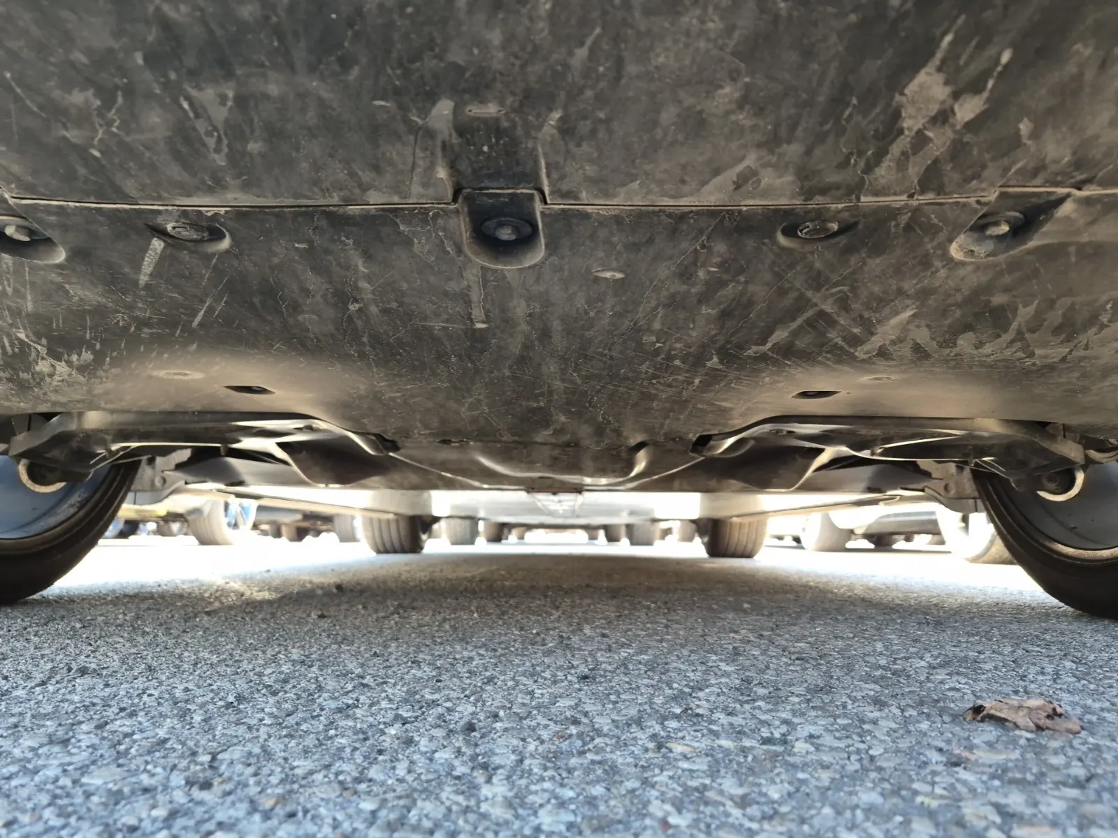 Undercarriage - Rear Photo