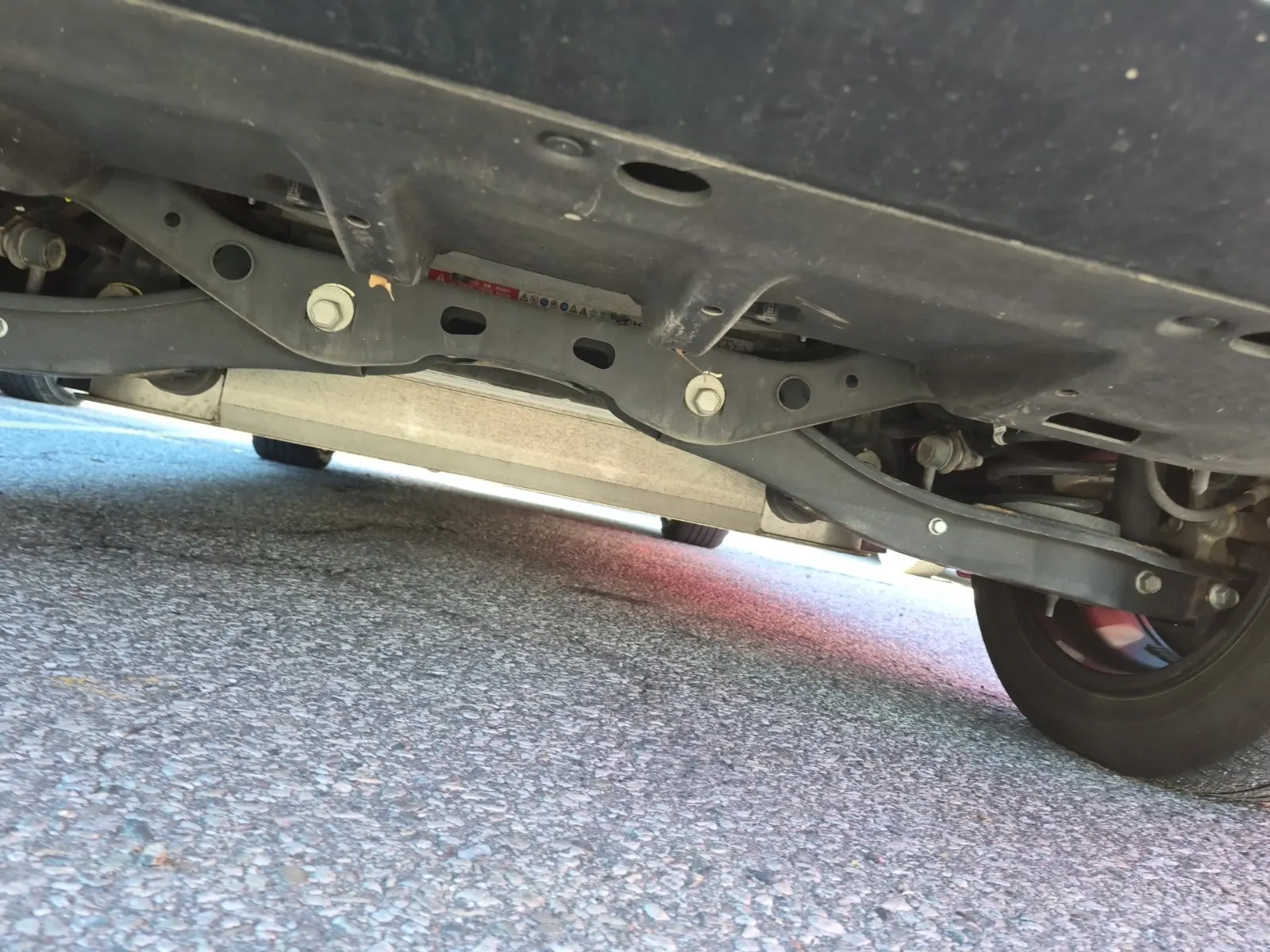 Undercarriage - Rear Photo