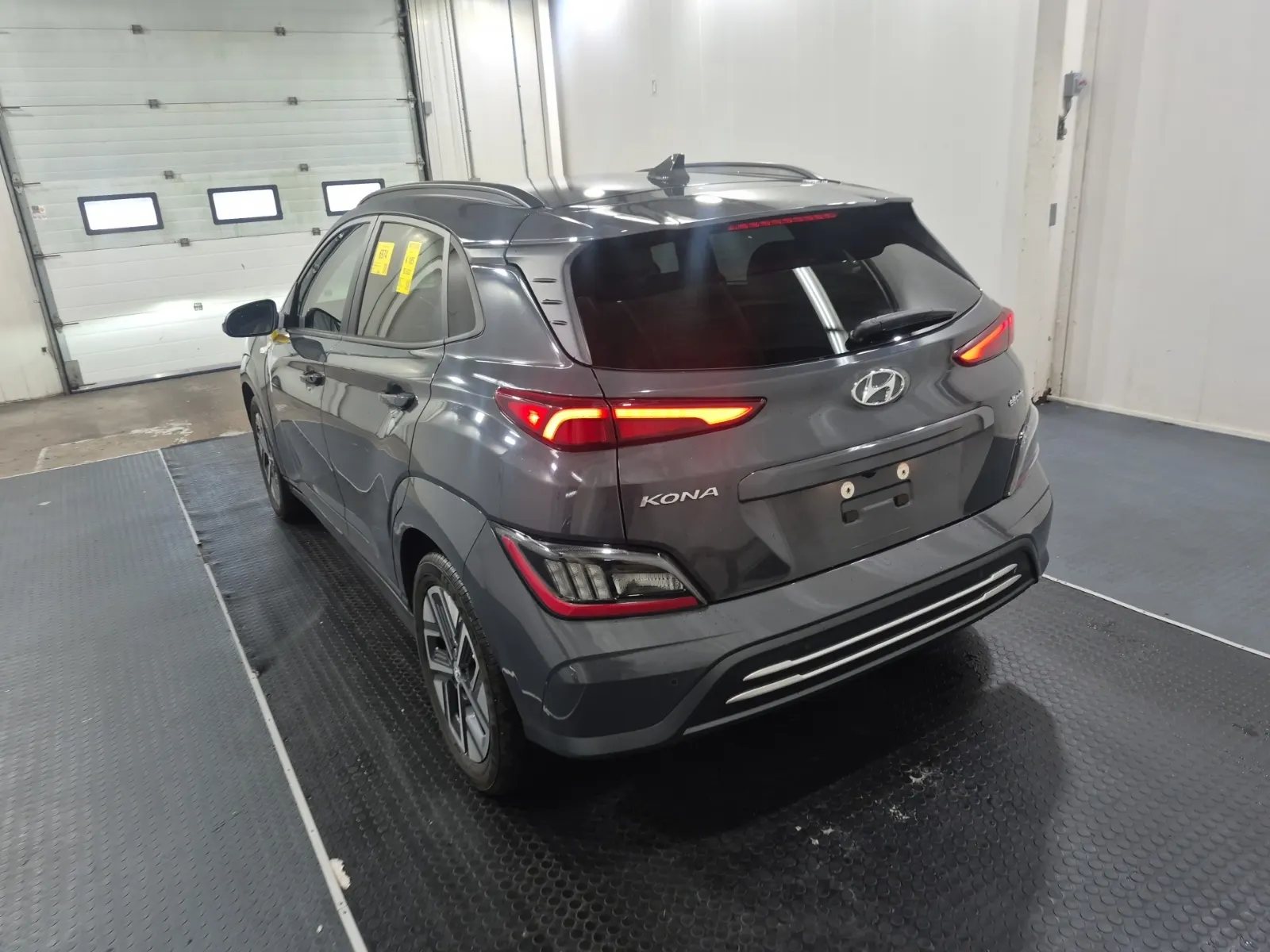 Driver Rear 3/4 Photo