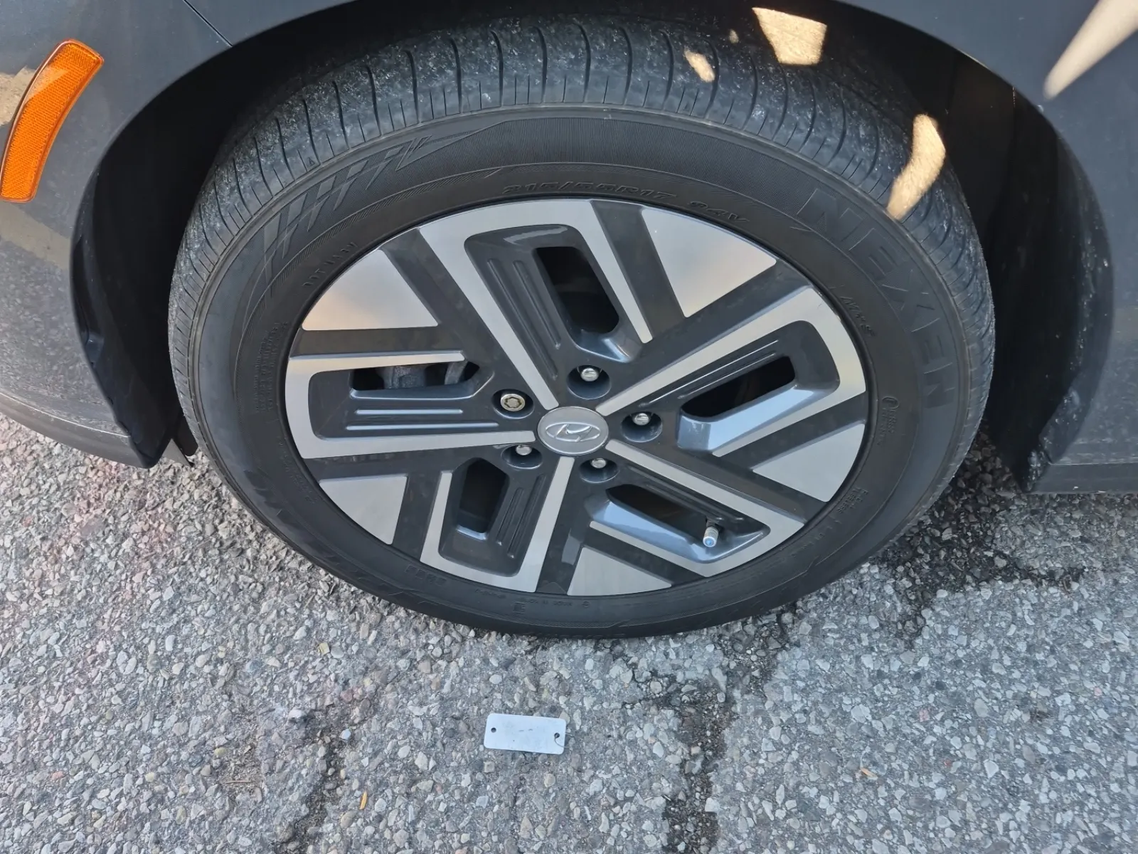 Front driver wheel/tire photo