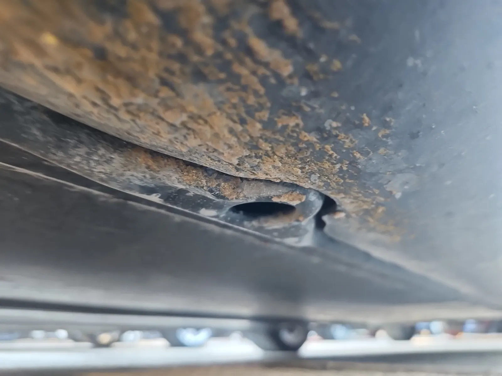 Undercarriage - Driver Photo