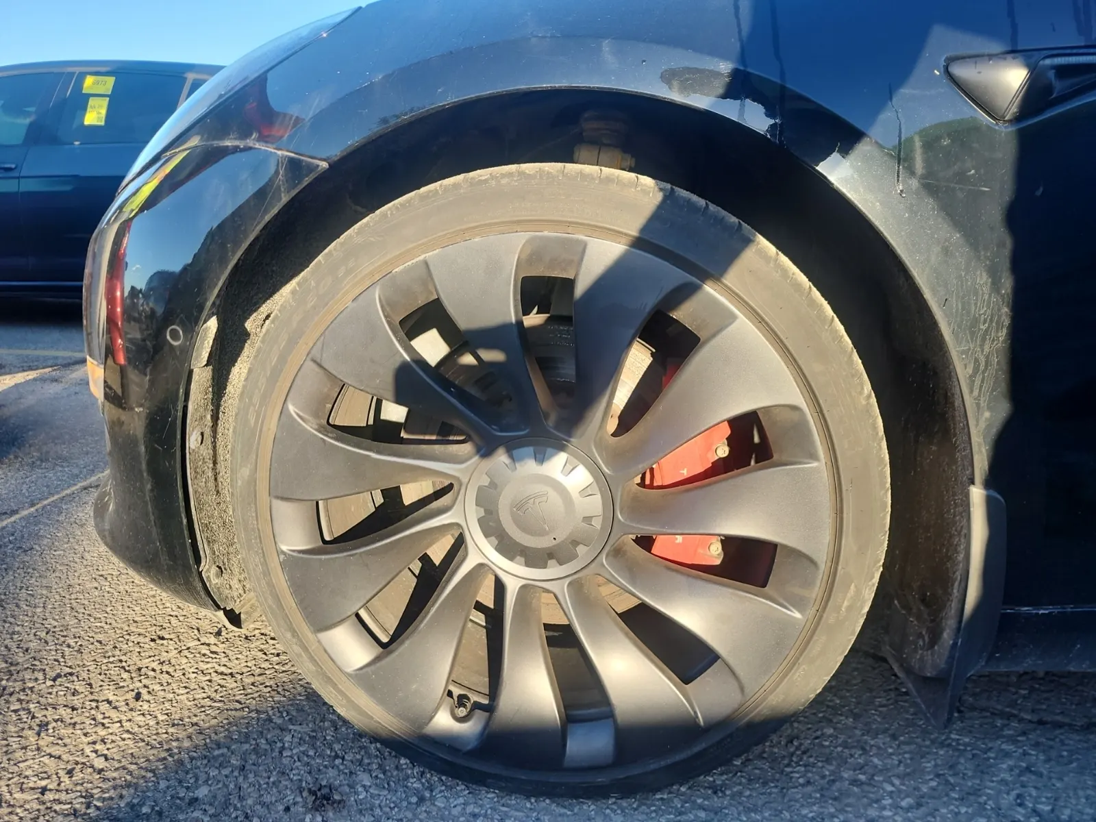 Front driver wheel/tire photo