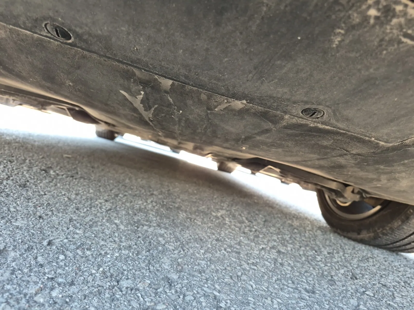 Undercarriage - Rear Photo
