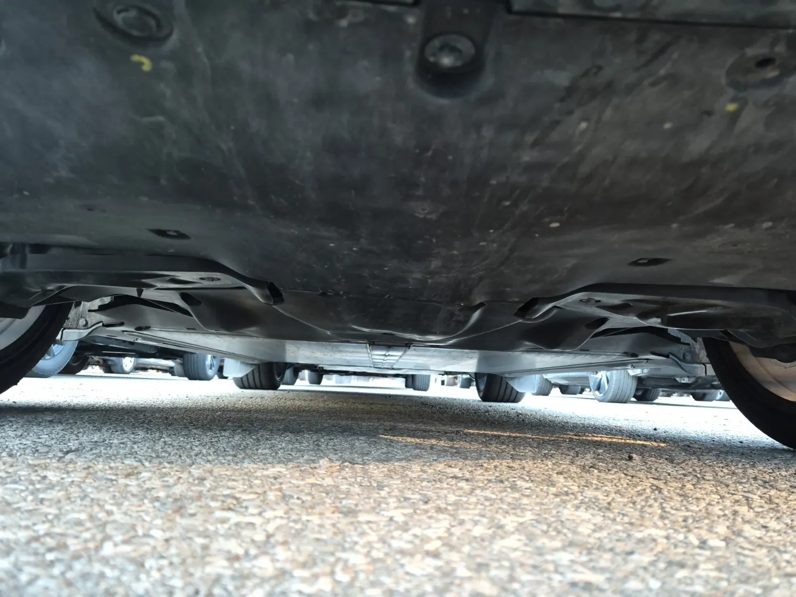 Undercarriage - Rear Photo