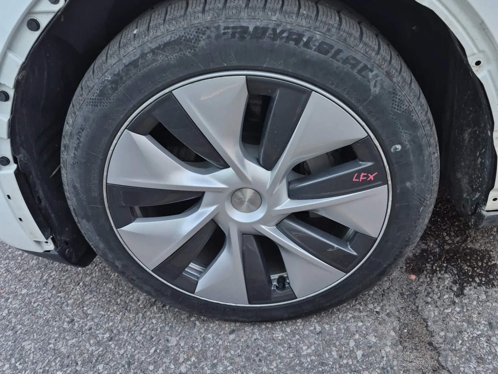 Front driver wheel/tire photo