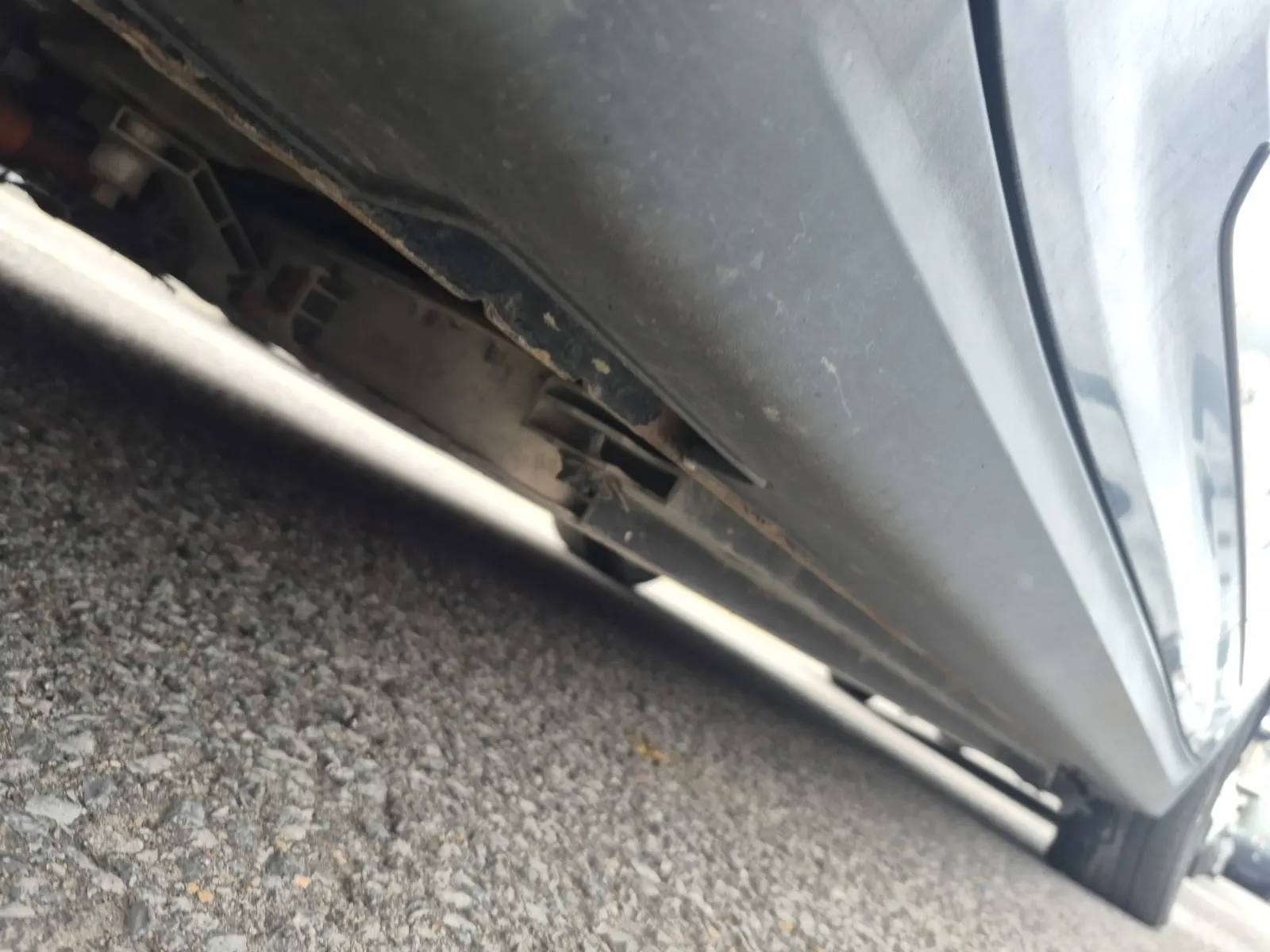 Undercarriage - Driver Photo