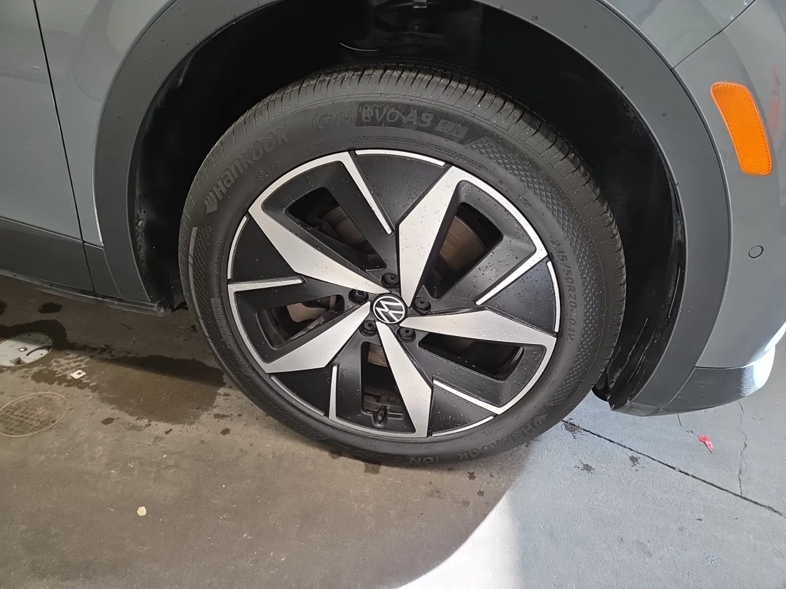 Right Front Wheel/Tire Photo