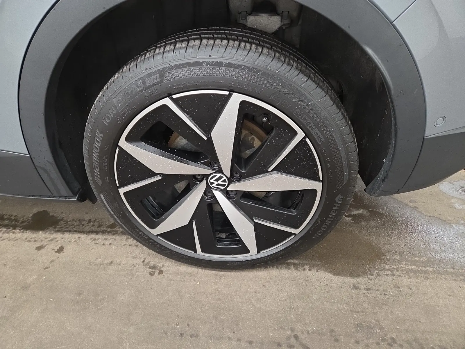 Left Rear Wheel/Tire Photo