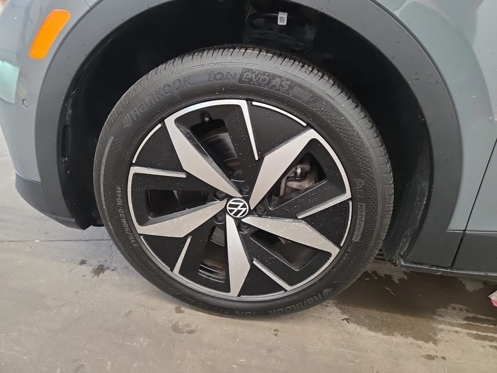 Front driver wheel/tire photo