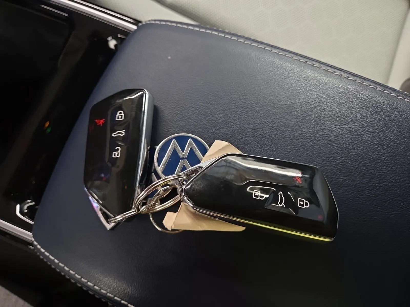 Keys/Fobs/Manual Photo