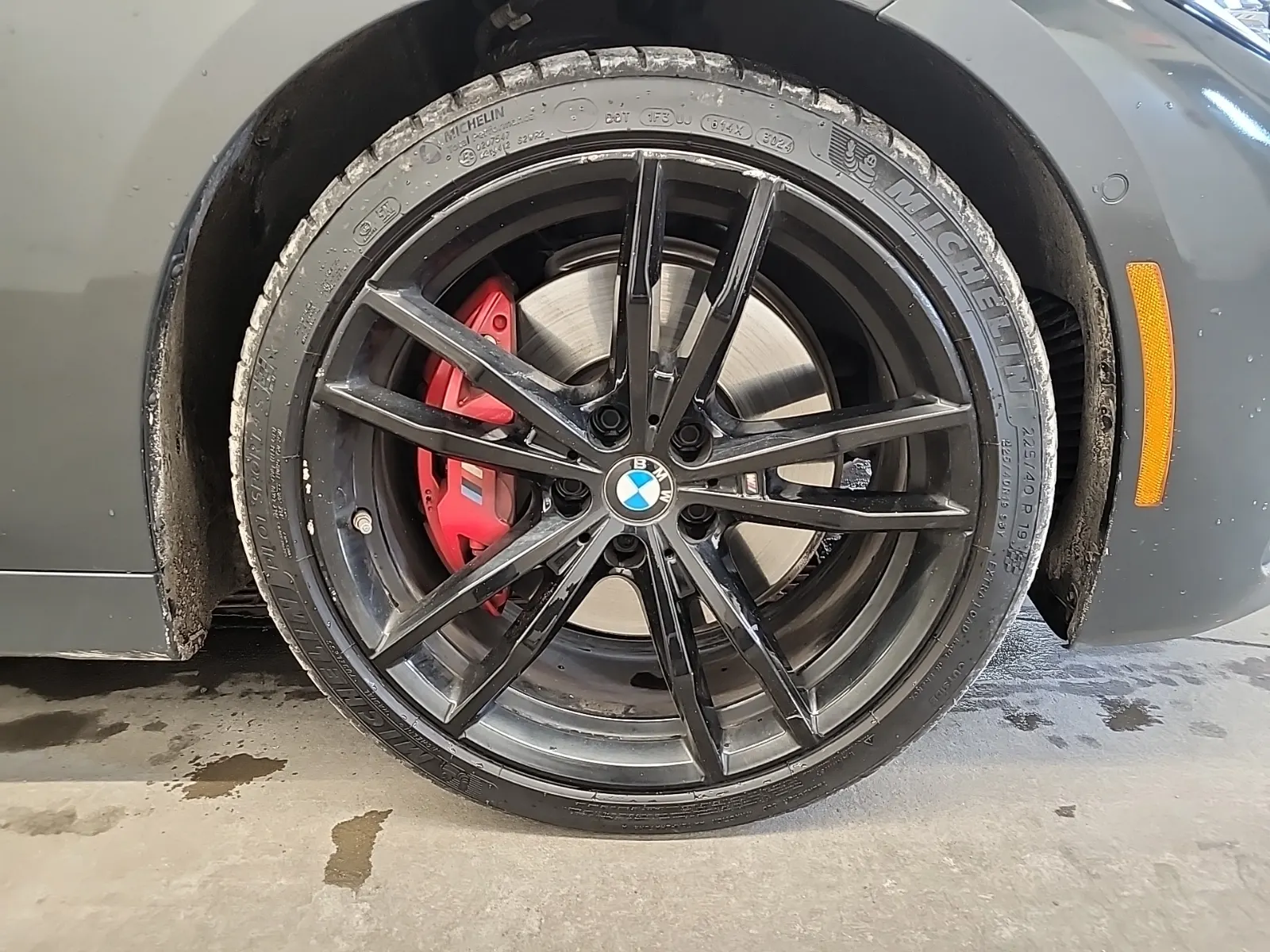 Right Front Wheel/Tire Photo