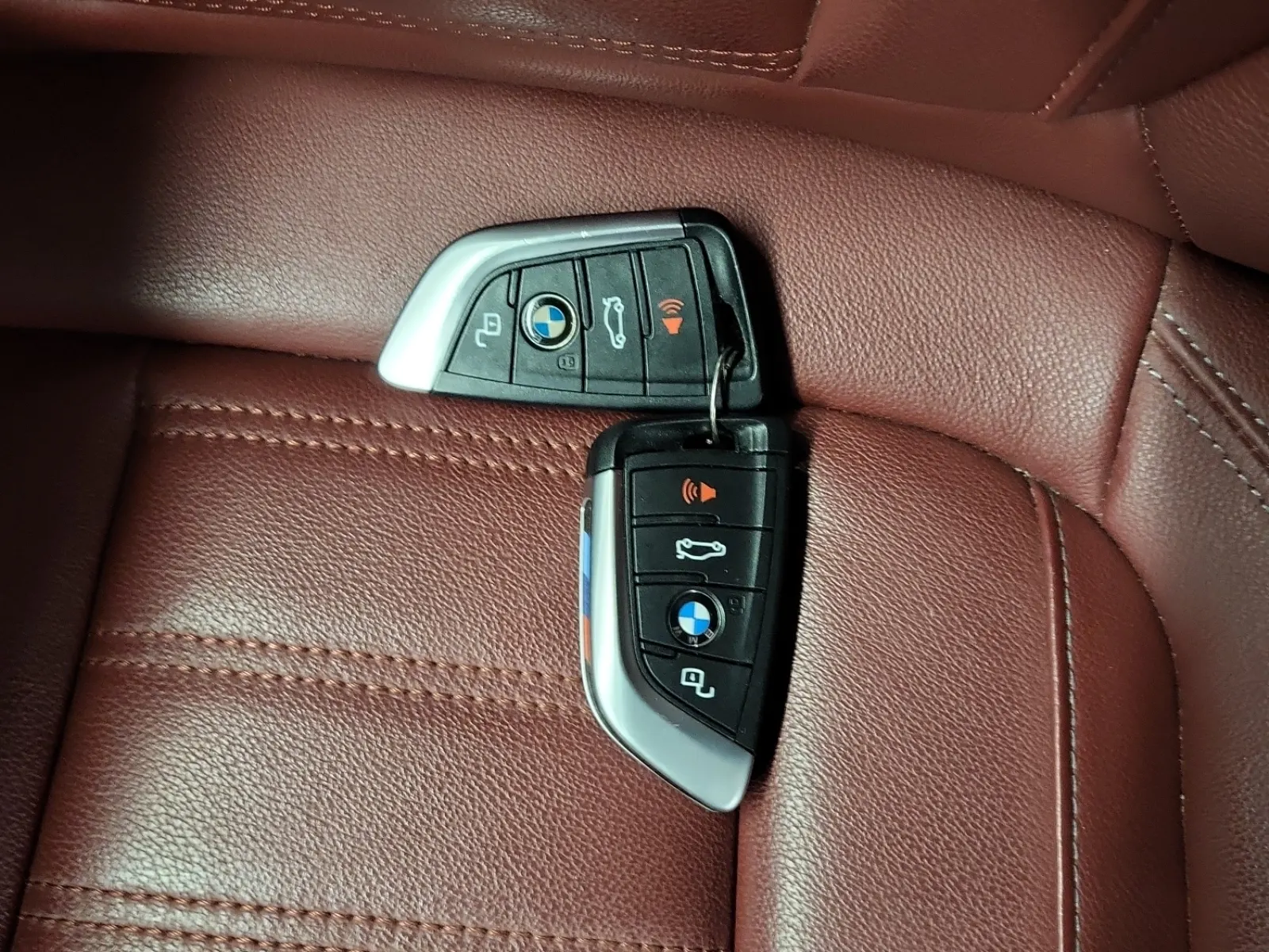 Keys/Fobs/Manual Photo