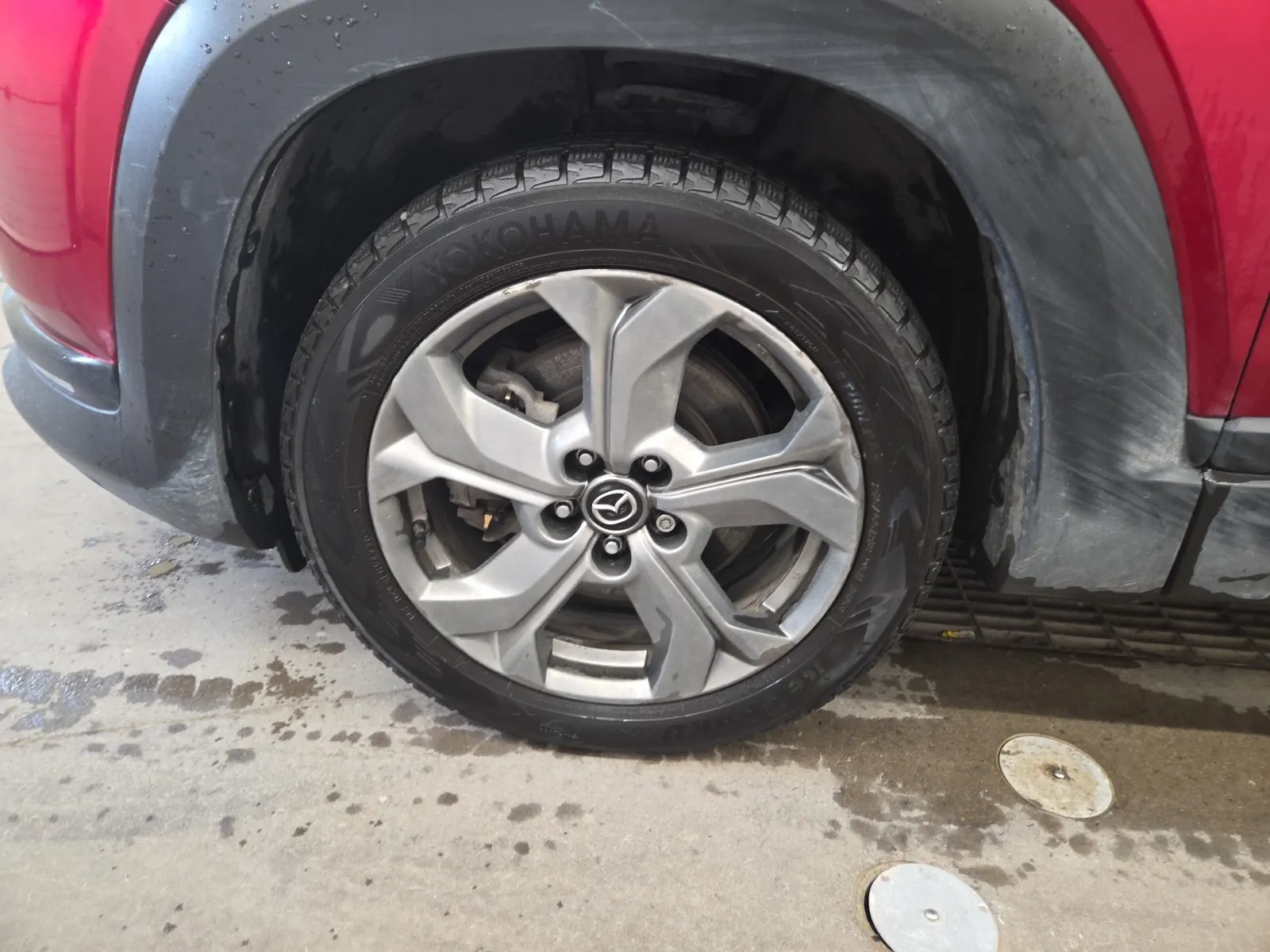 Front driver wheel/tire photo