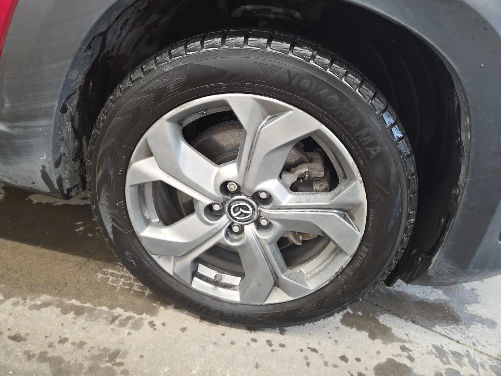 Right Front Wheel/Tire Photo