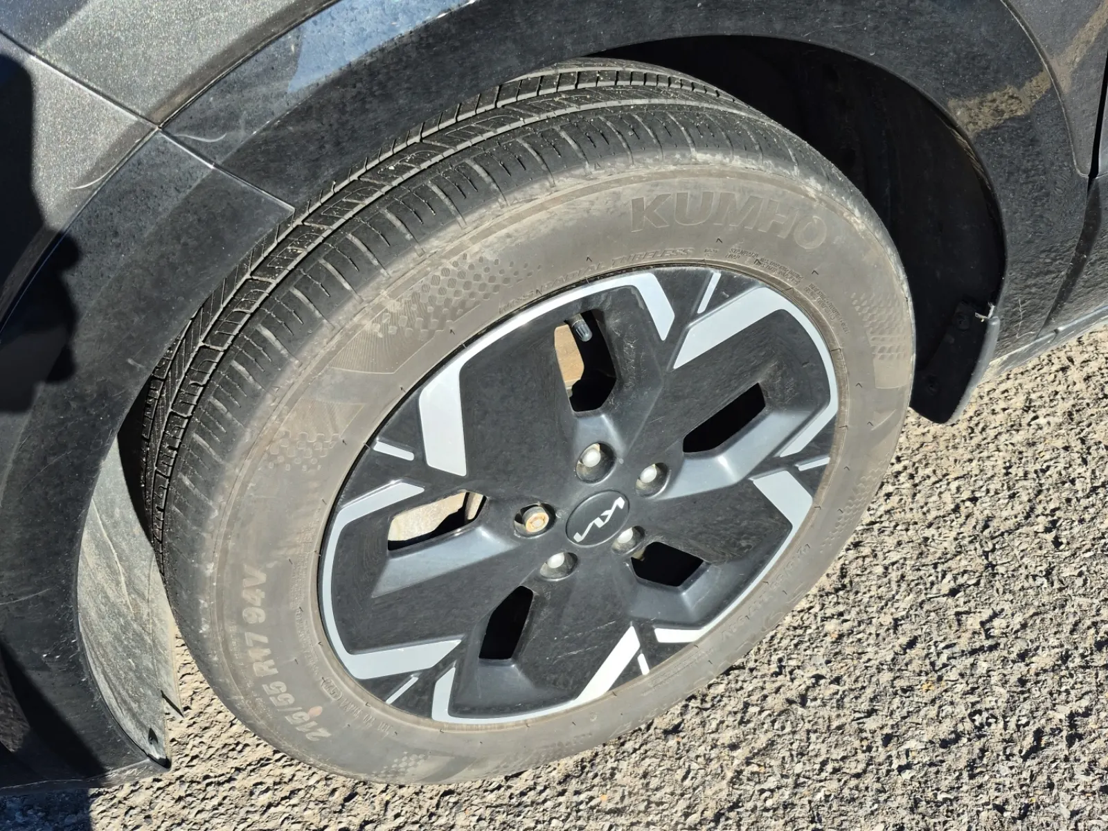 Front driver wheel/tire photo