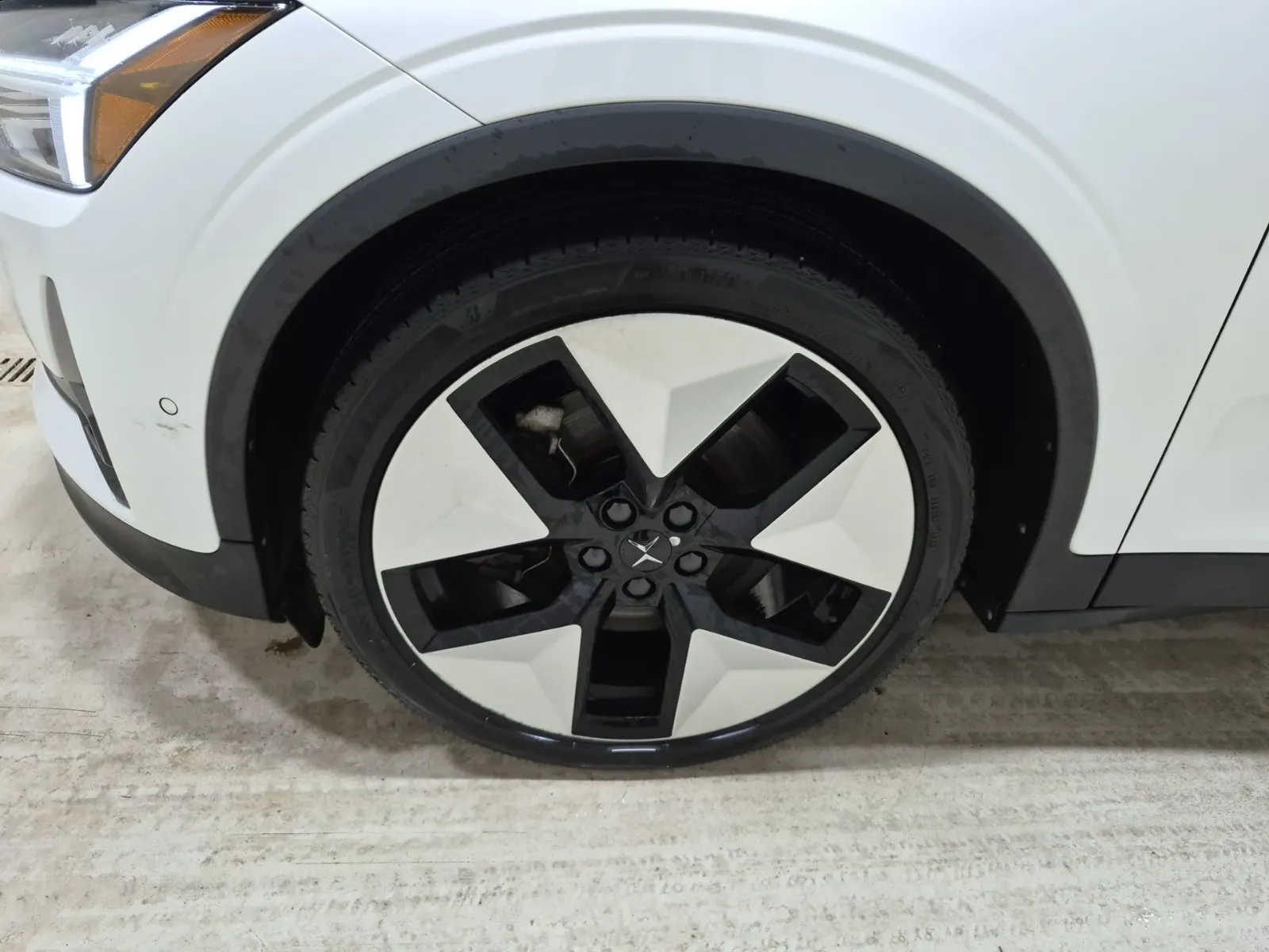 Front driver wheel/tire photo
