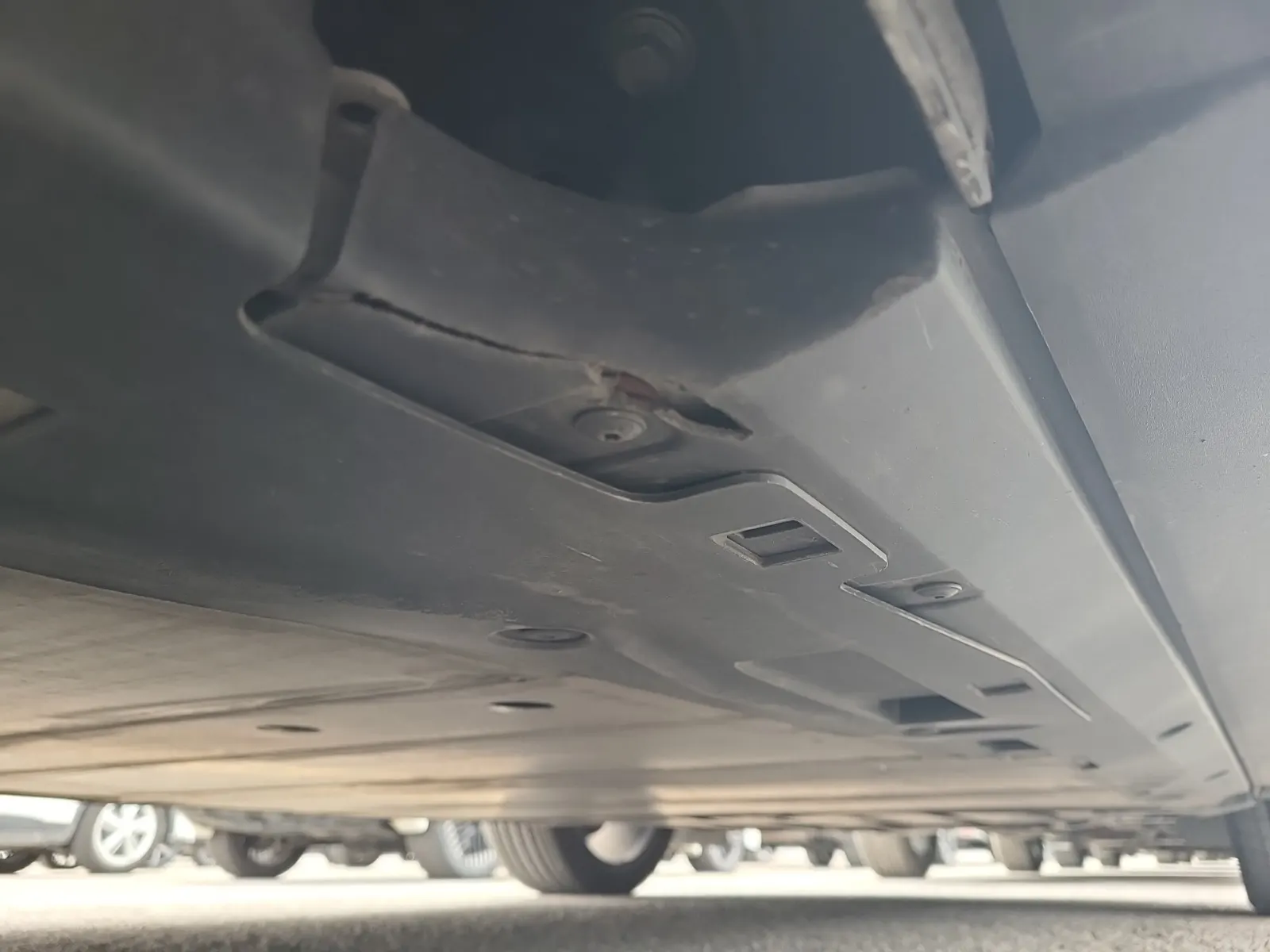 Undercarriage - Passenger Photo