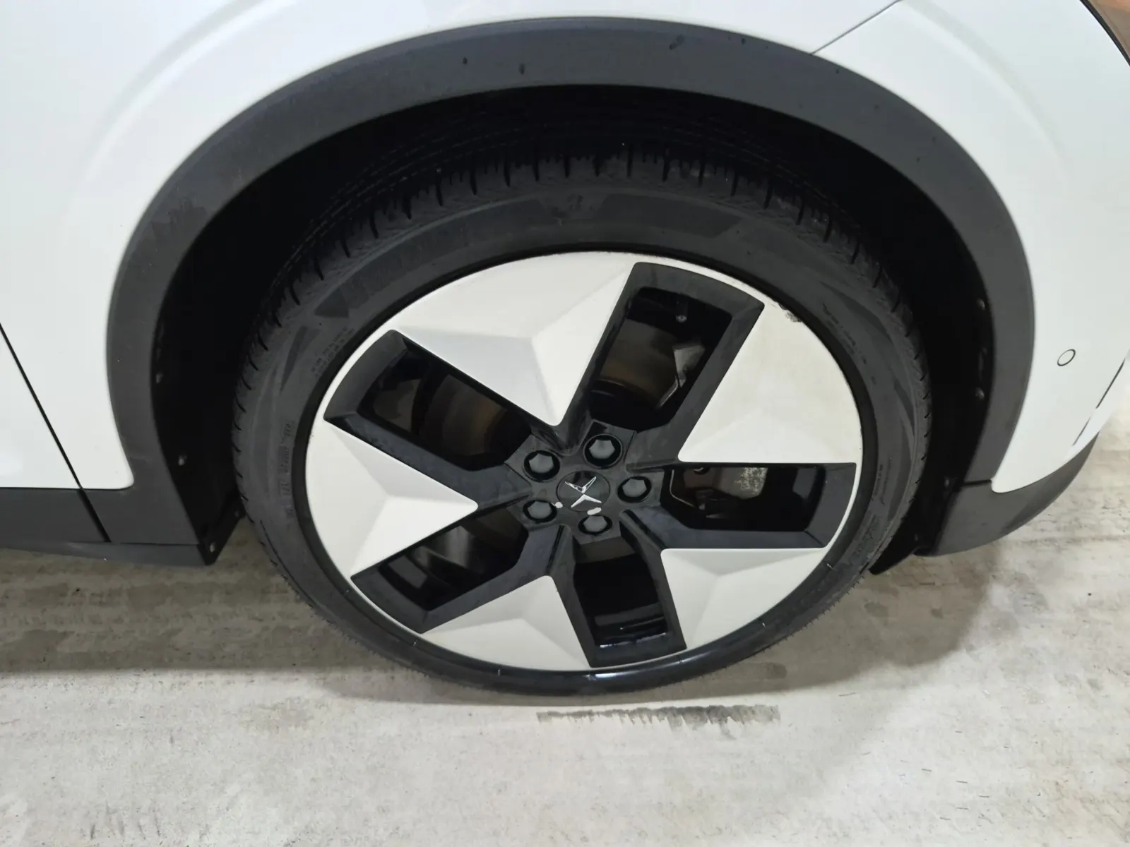 Right Front Wheel/Tire Photo