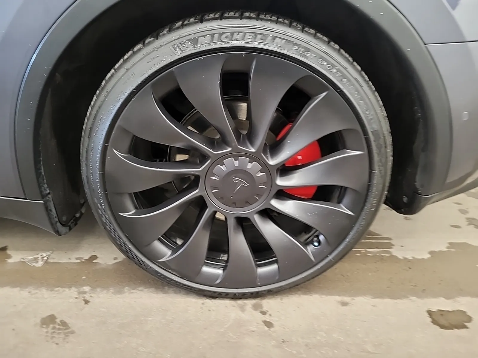 Left Rear Wheel/Tire Photo