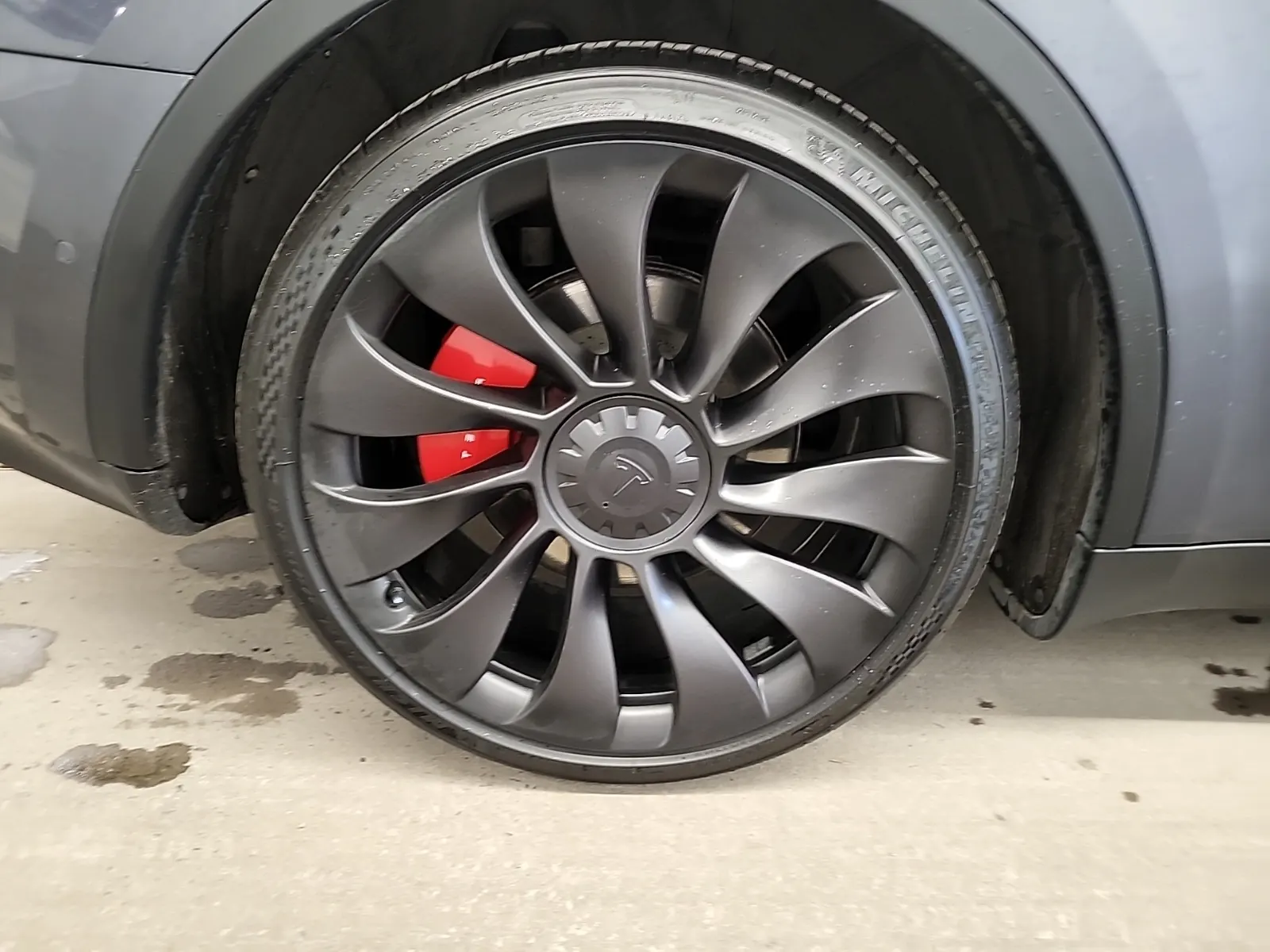 Right Rear Wheel/Tire Photo