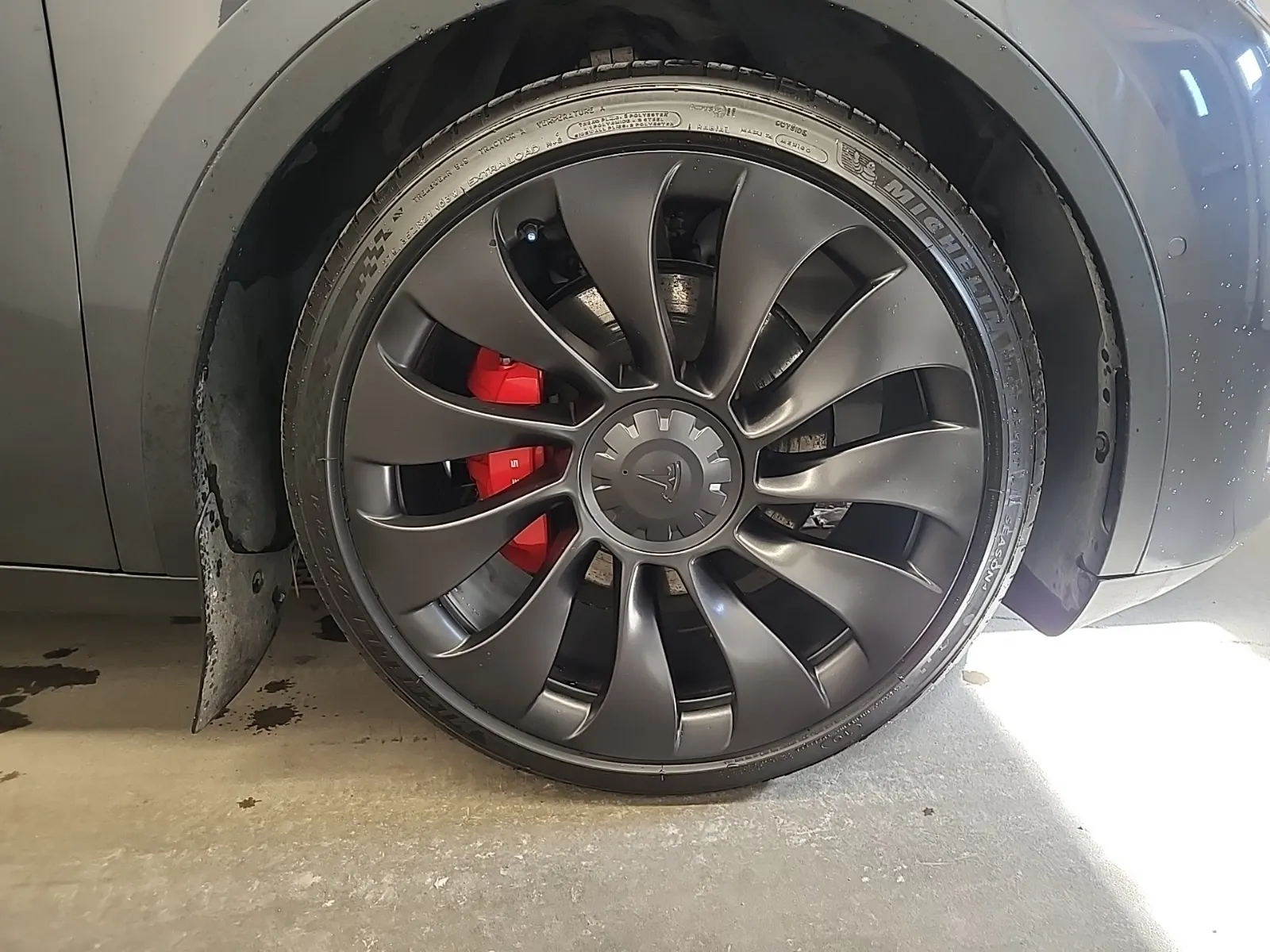 Right Front Wheel/Tire Photo
