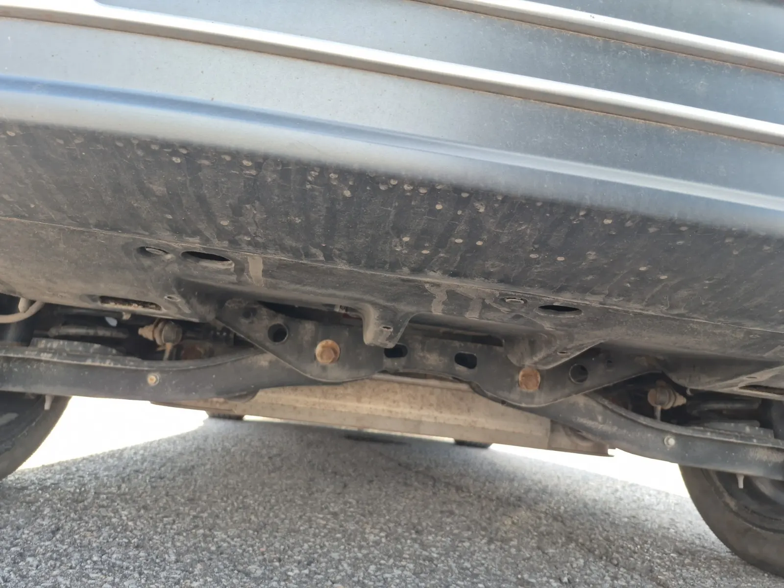 Undercarriage - Rear Photo