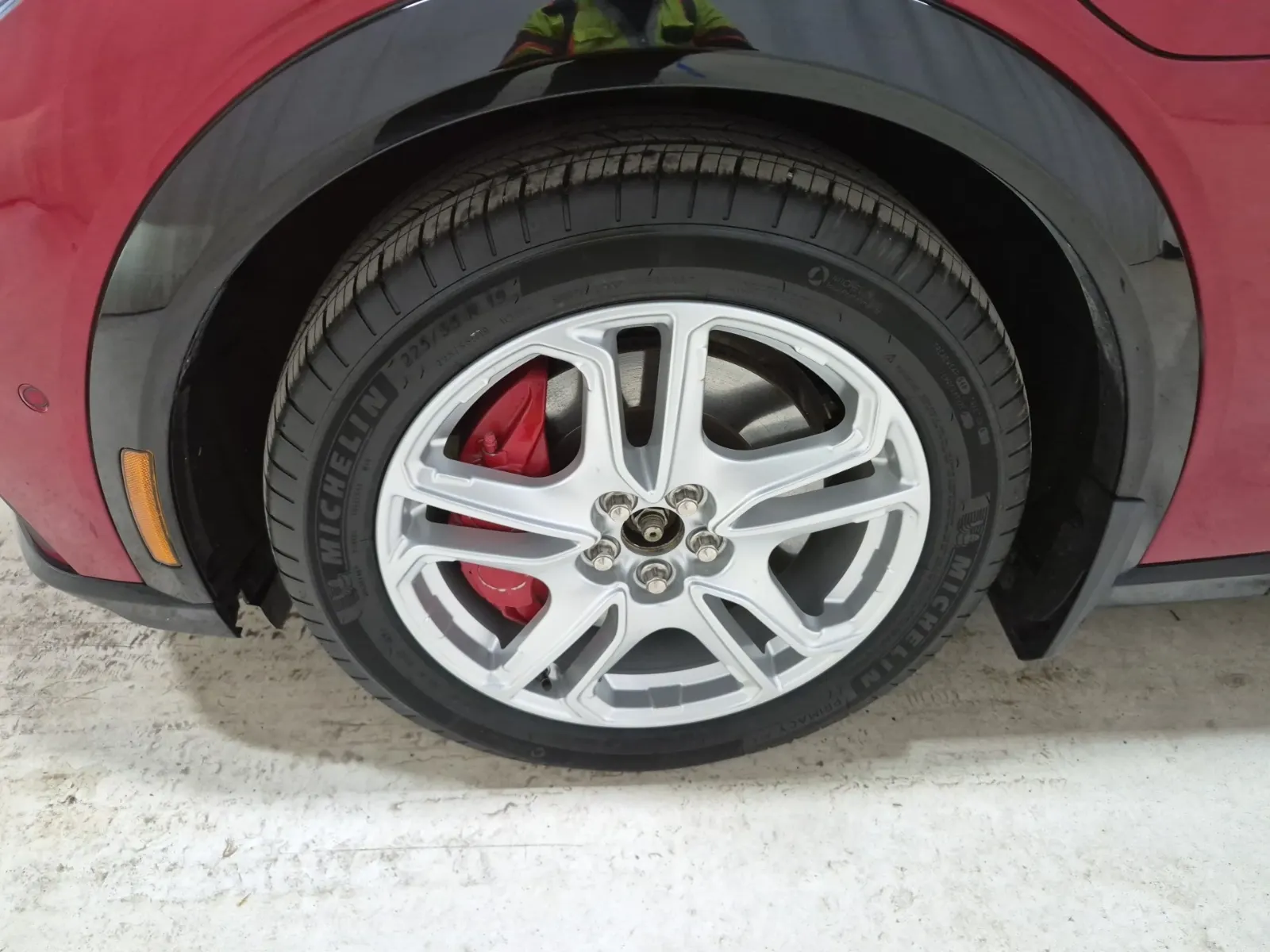 Front driver wheel/tire photo
