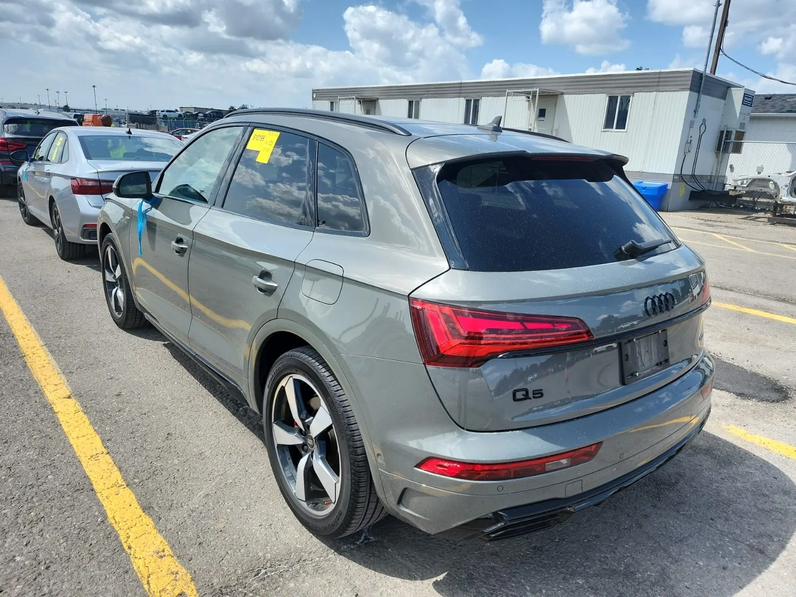 Driver Rear 3/4 Photo
