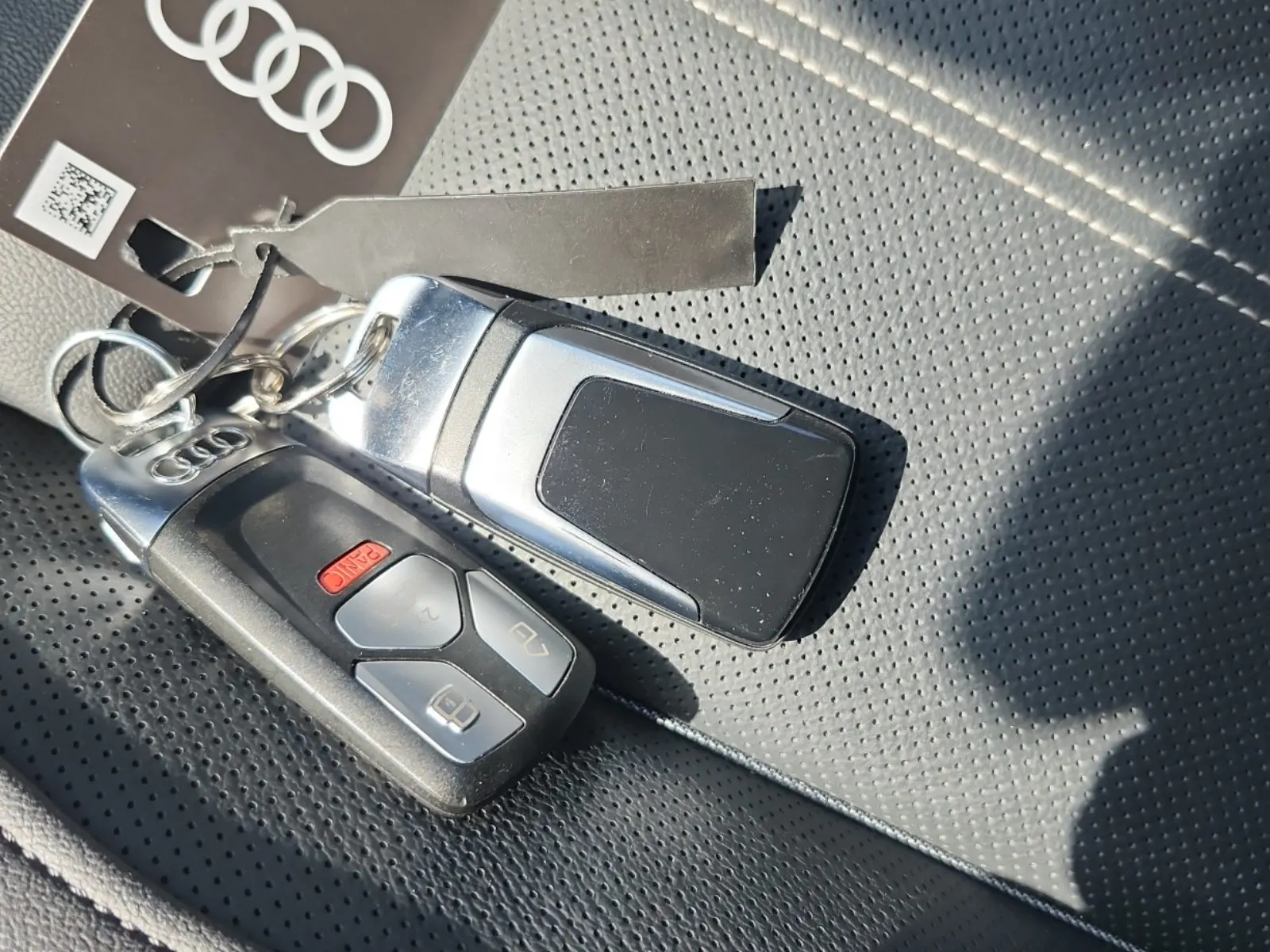 Keys/Fobs/Manual Photo