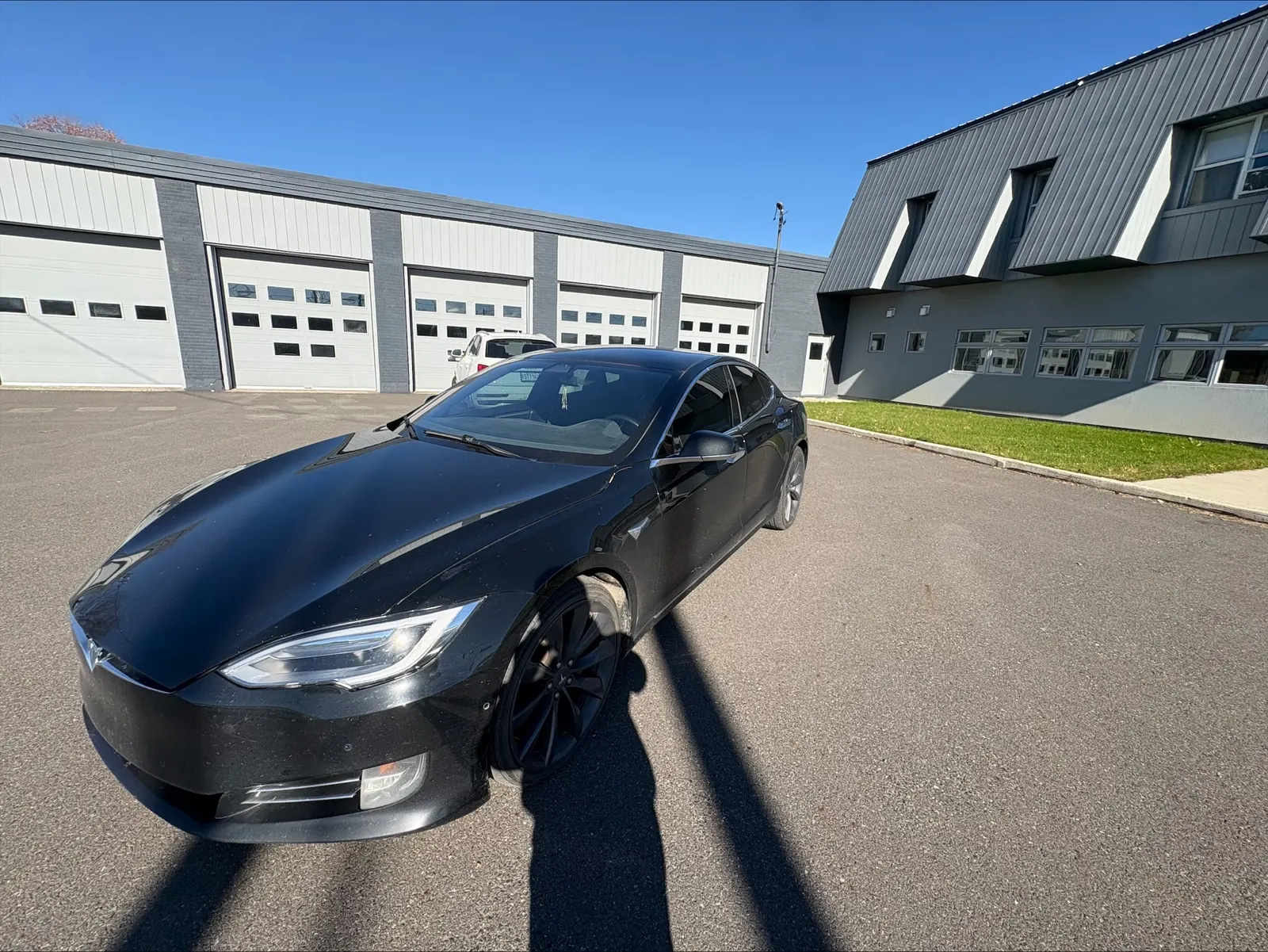 3/4 Front (Main image)