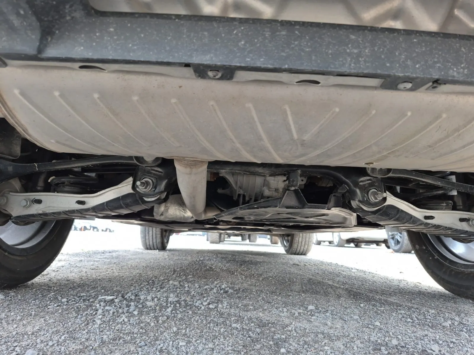 Undercarriage - Rear Photo