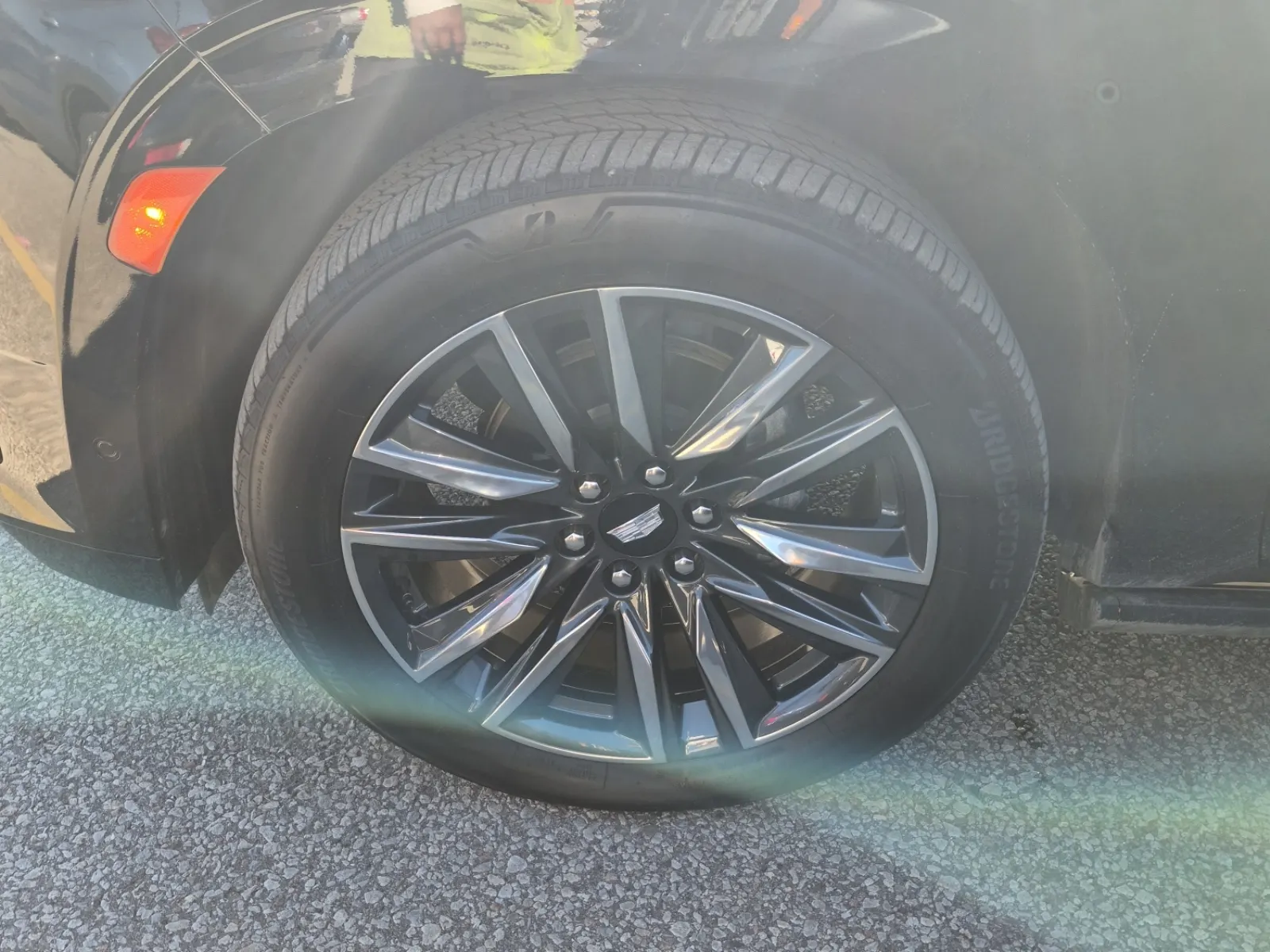 Front driver wheel/tire photo