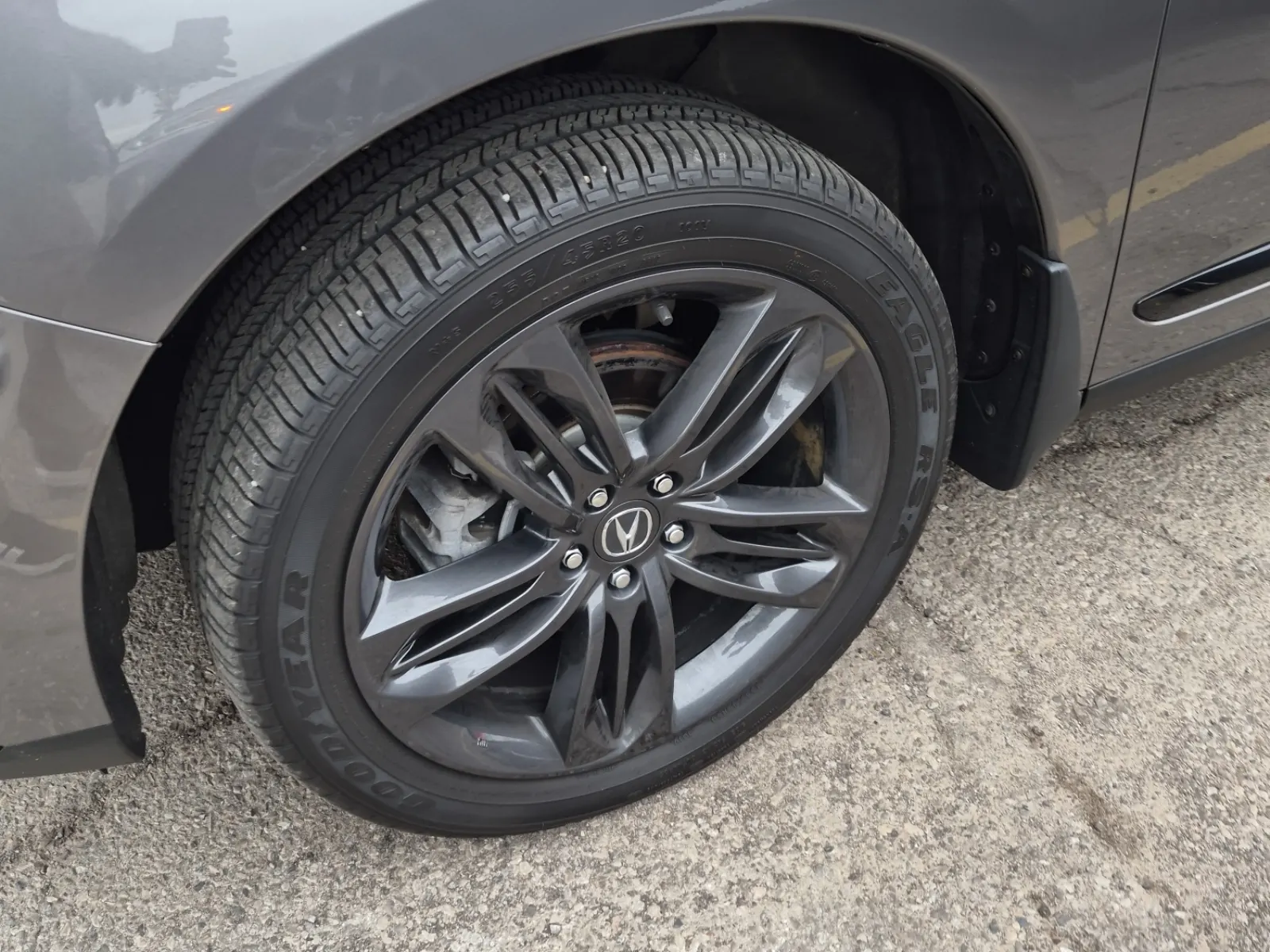Front driver wheel/tire photo