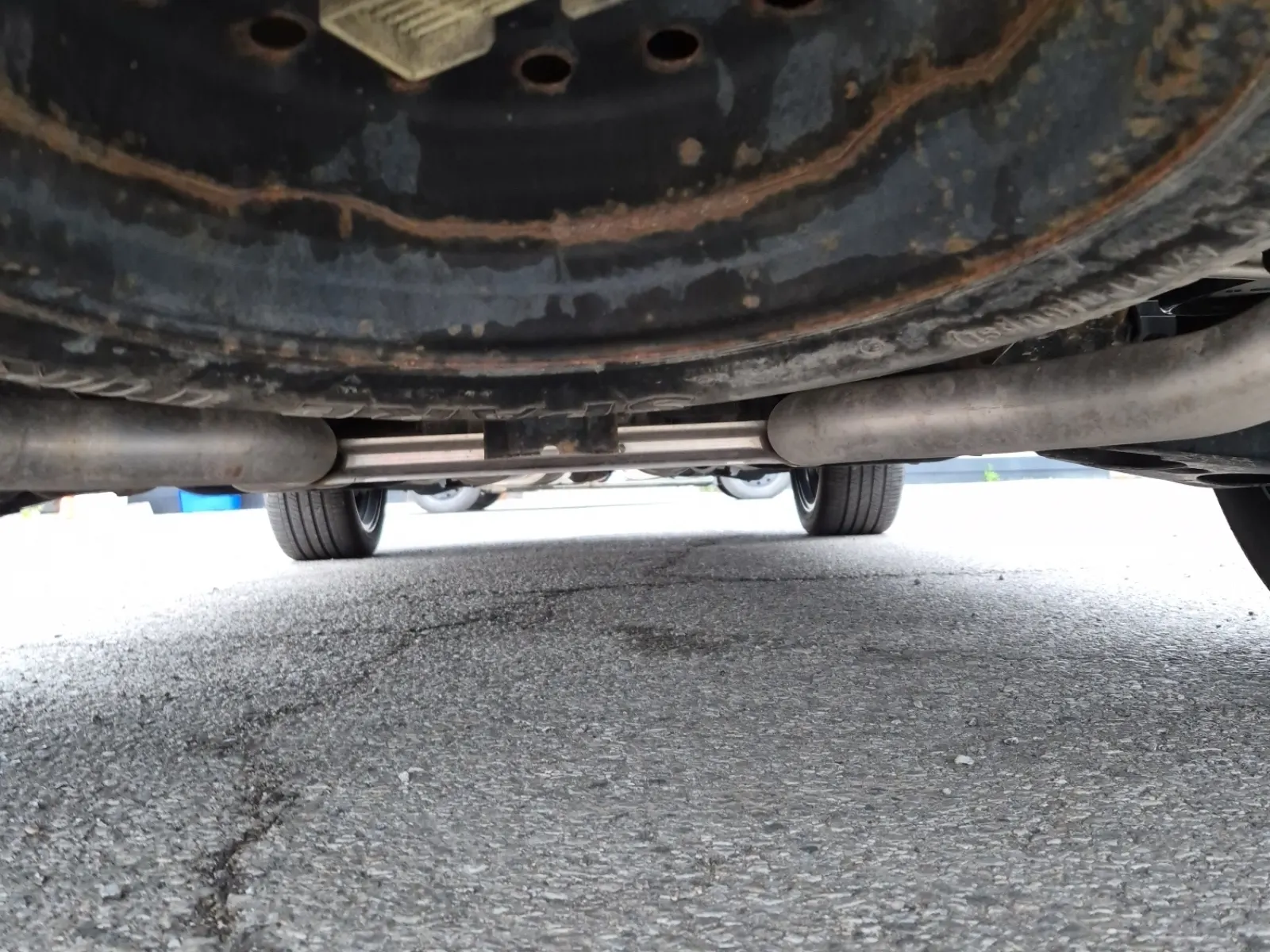 Undercarriage - Rear Photo