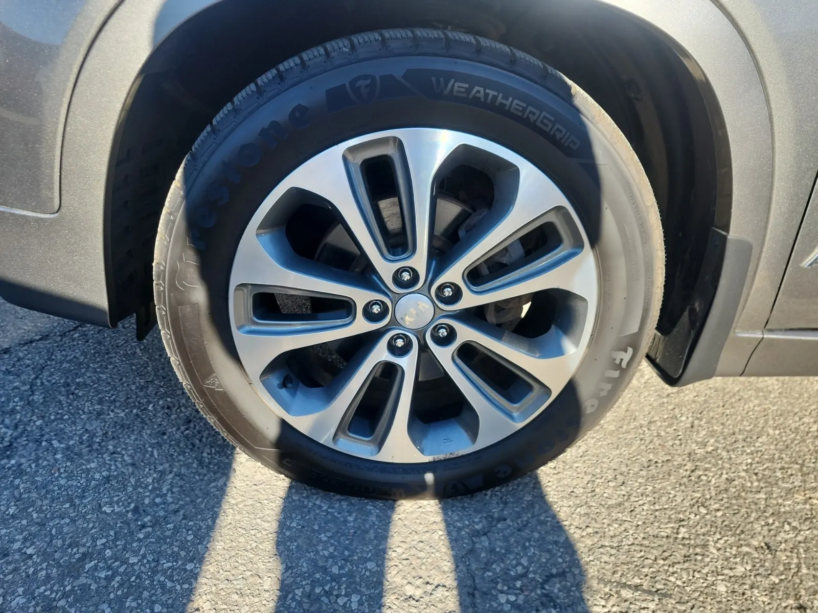 Front driver wheel/tire photo