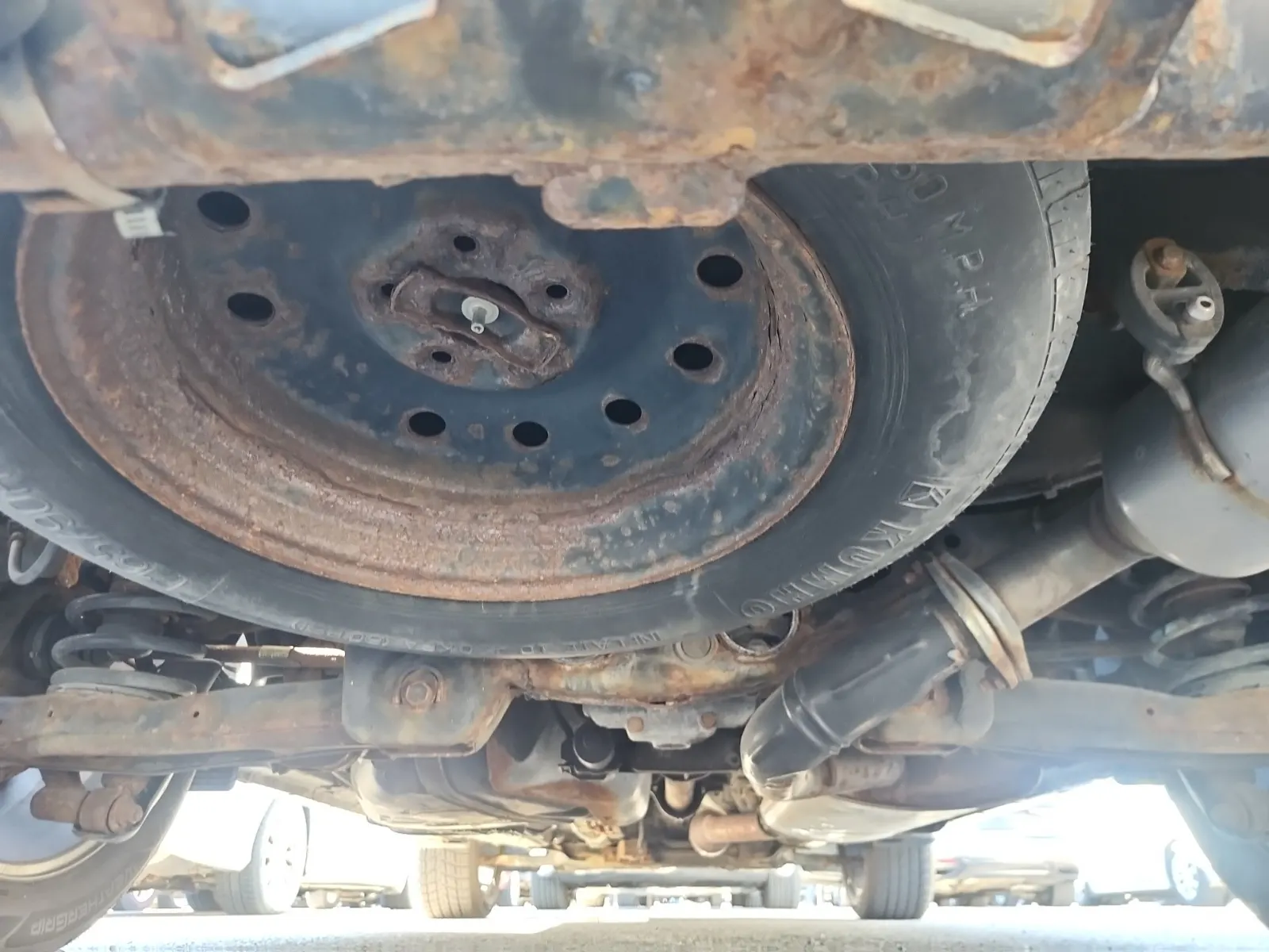 Undercarriage - Rear Photo