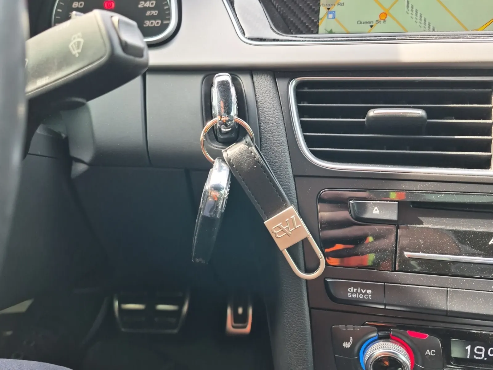 Keys/Fobs/Manual Photo