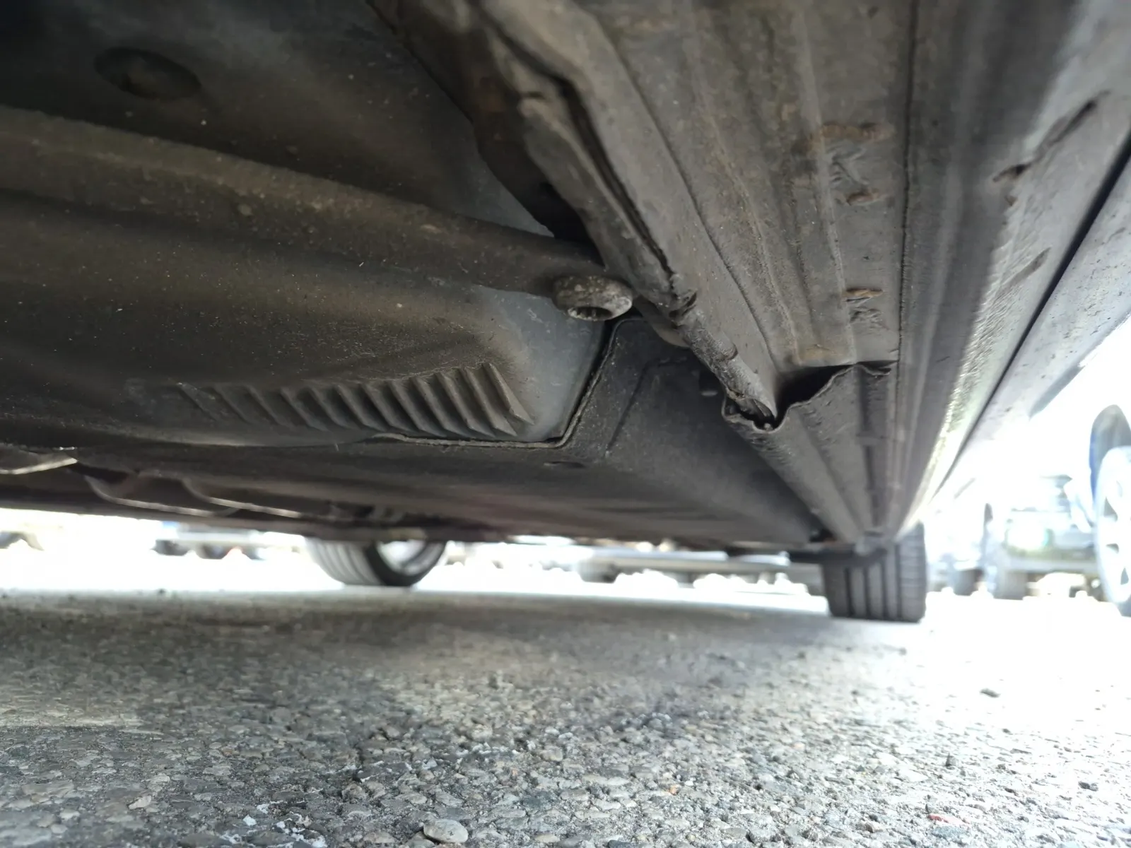 Undercarriage - Driver Photo