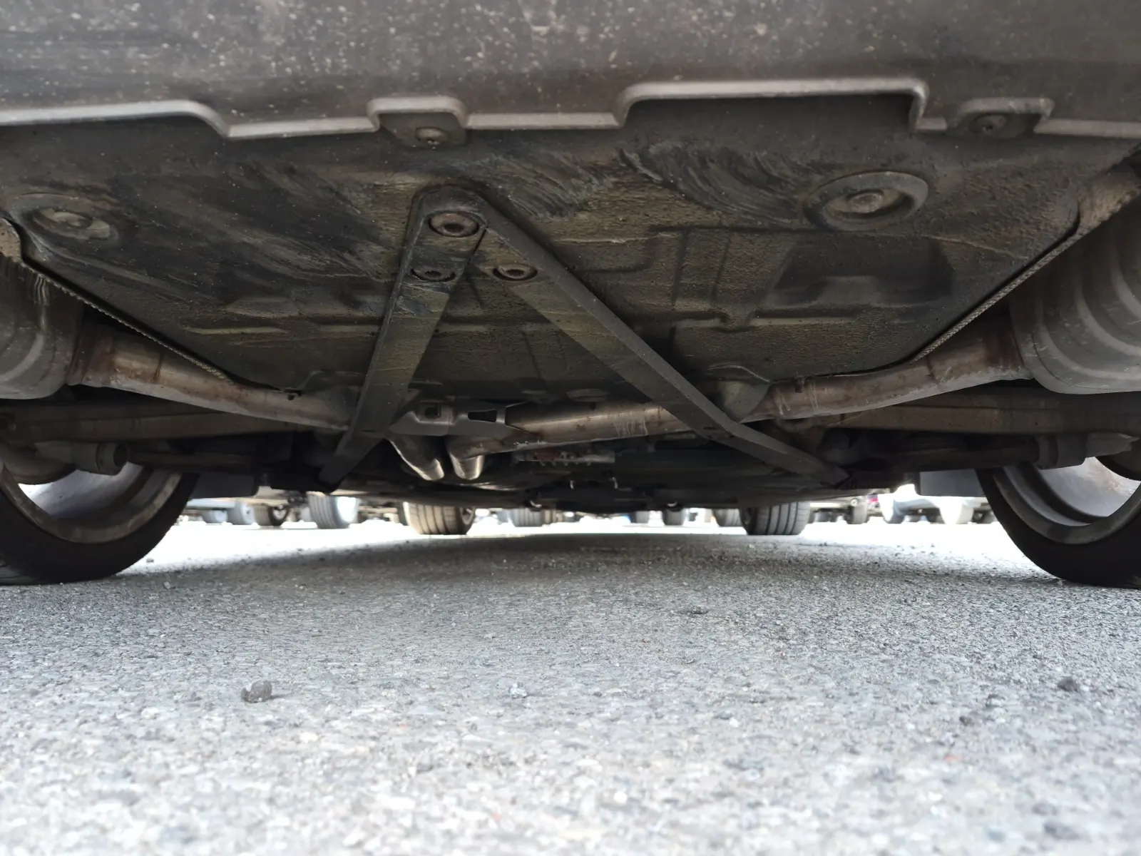 Undercarriage - Rear Photo