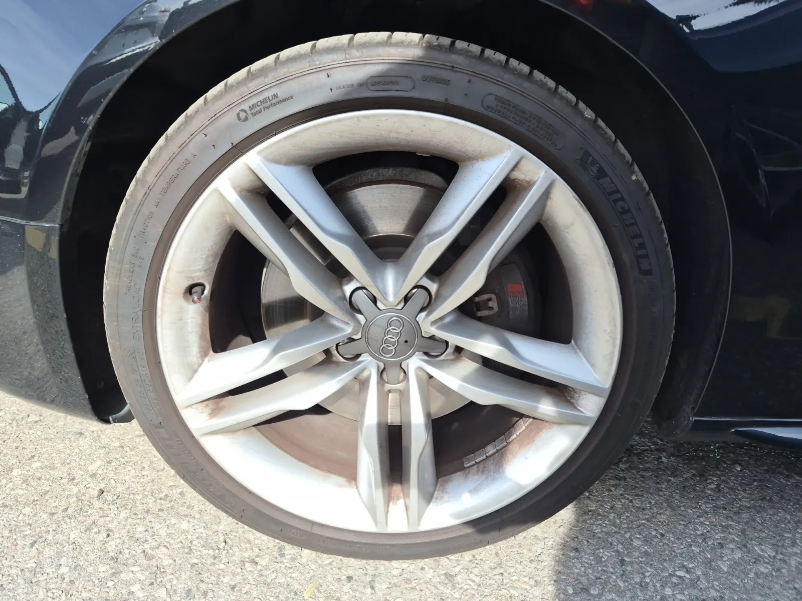 Front driver wheel/tire photo
