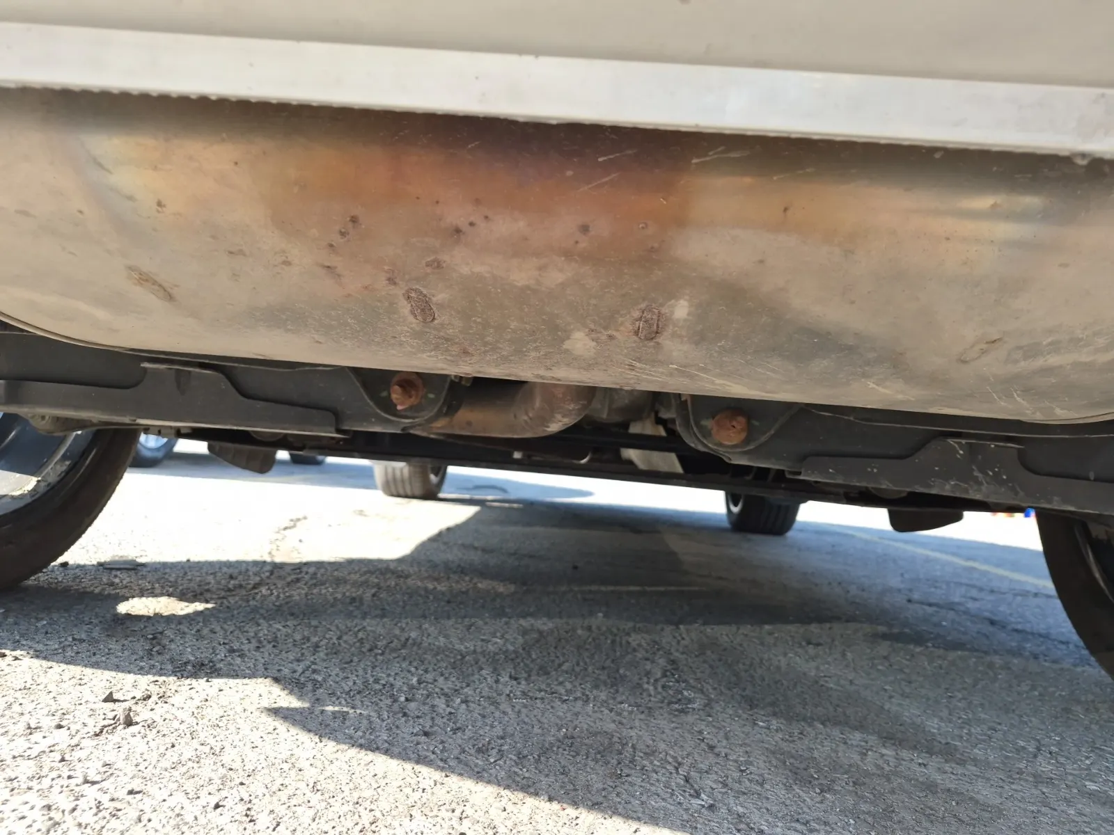 Undercarriage - Rear Photo